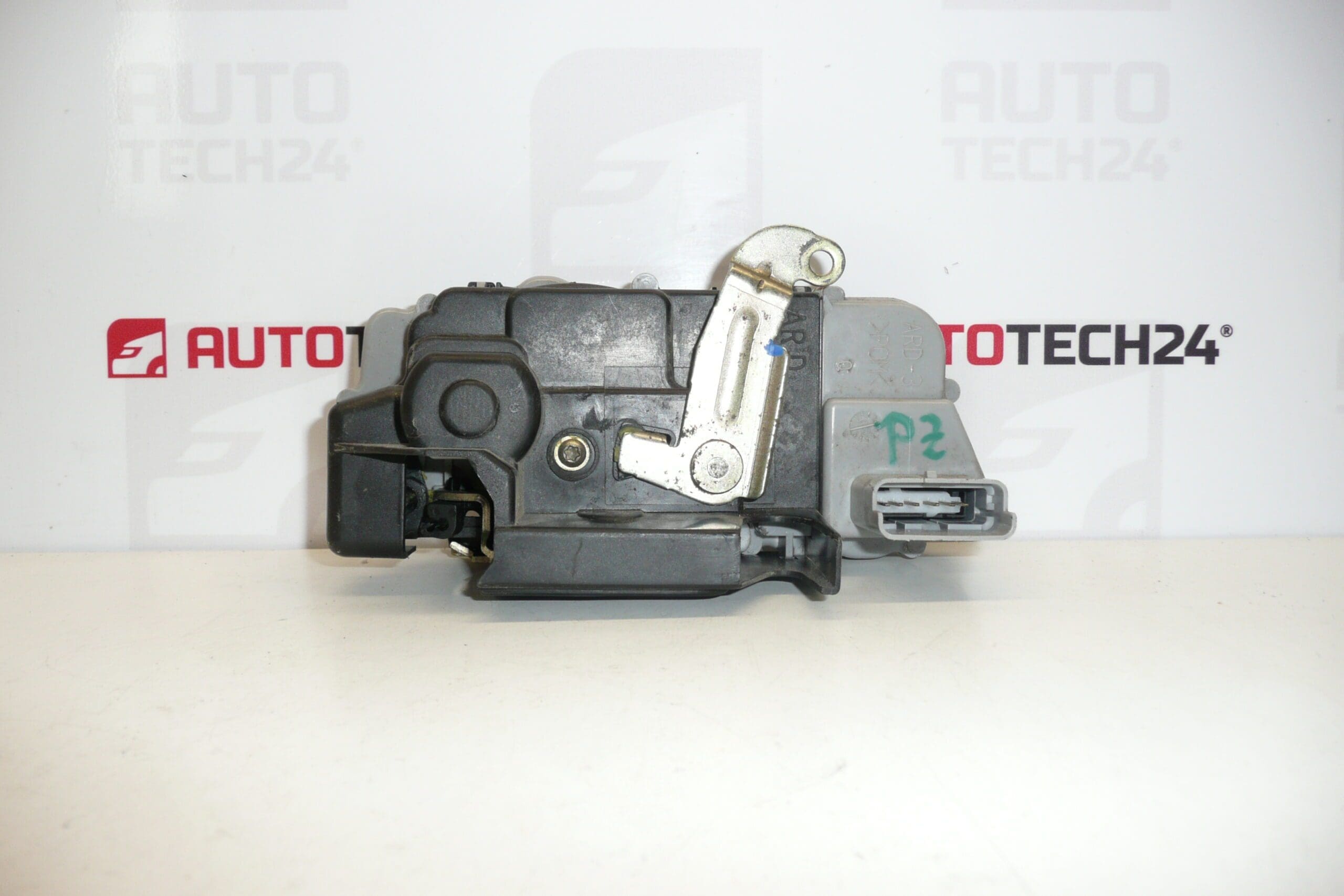 Fechadura da porta traseira direita Citroën Xsara Picasso 913894