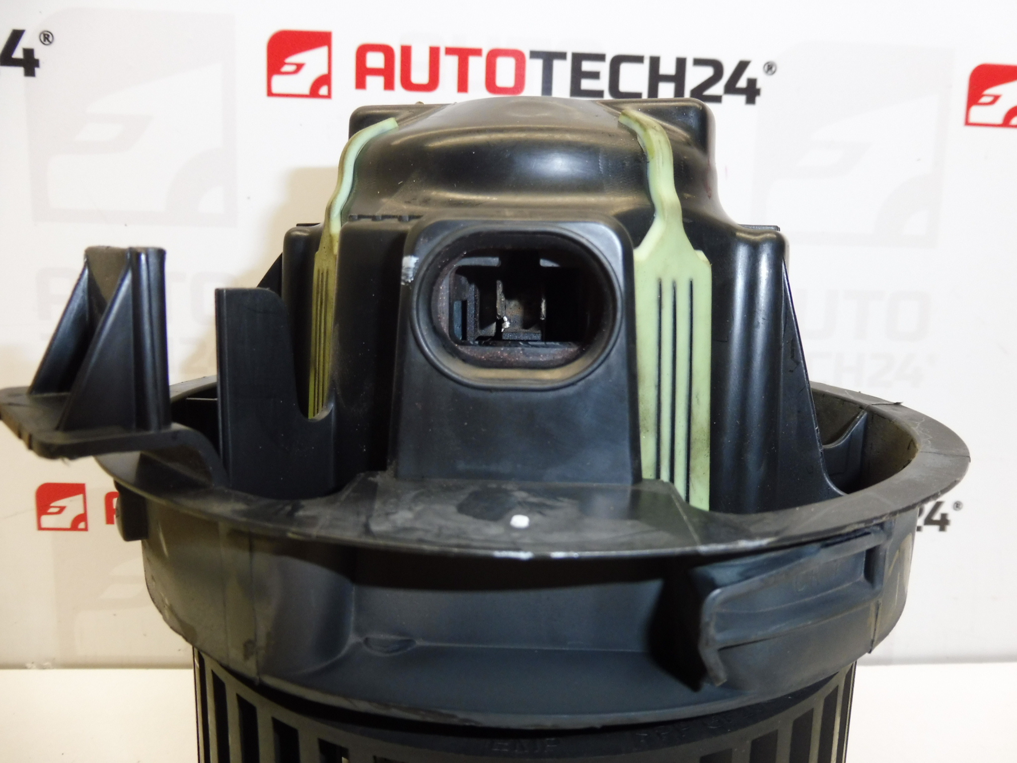 Ventilador do aquecedor Valeo Citroën Peugeot 207 N102993X