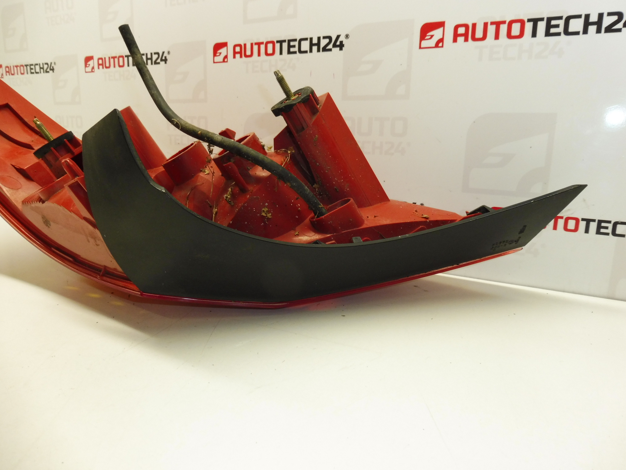 Lanterna traseira esquerda Peugeot 407 COUPÉ 9648537680 6350Y1