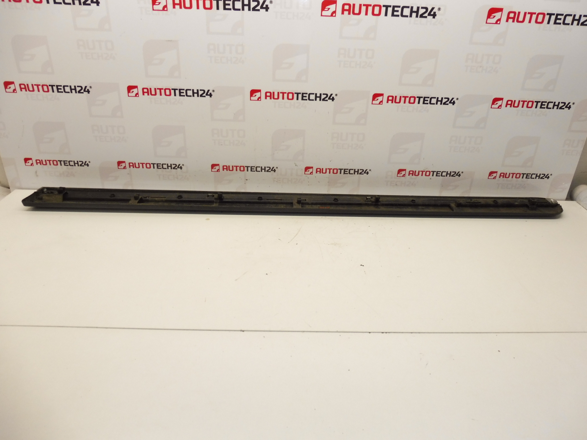 Moldura da porta traseira direita Citroen C8 Peugeot 807 EYJ 1401029677 8546W3