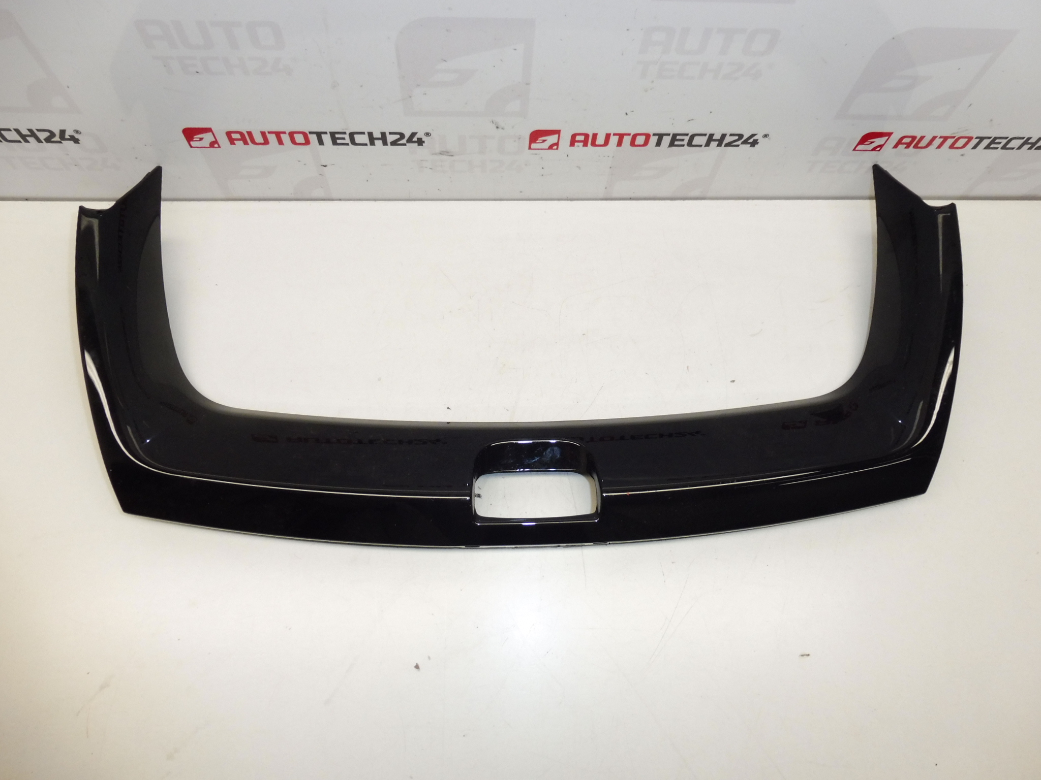 Capa decorativa Citroën C4 Picasso 9681036277 8209J2