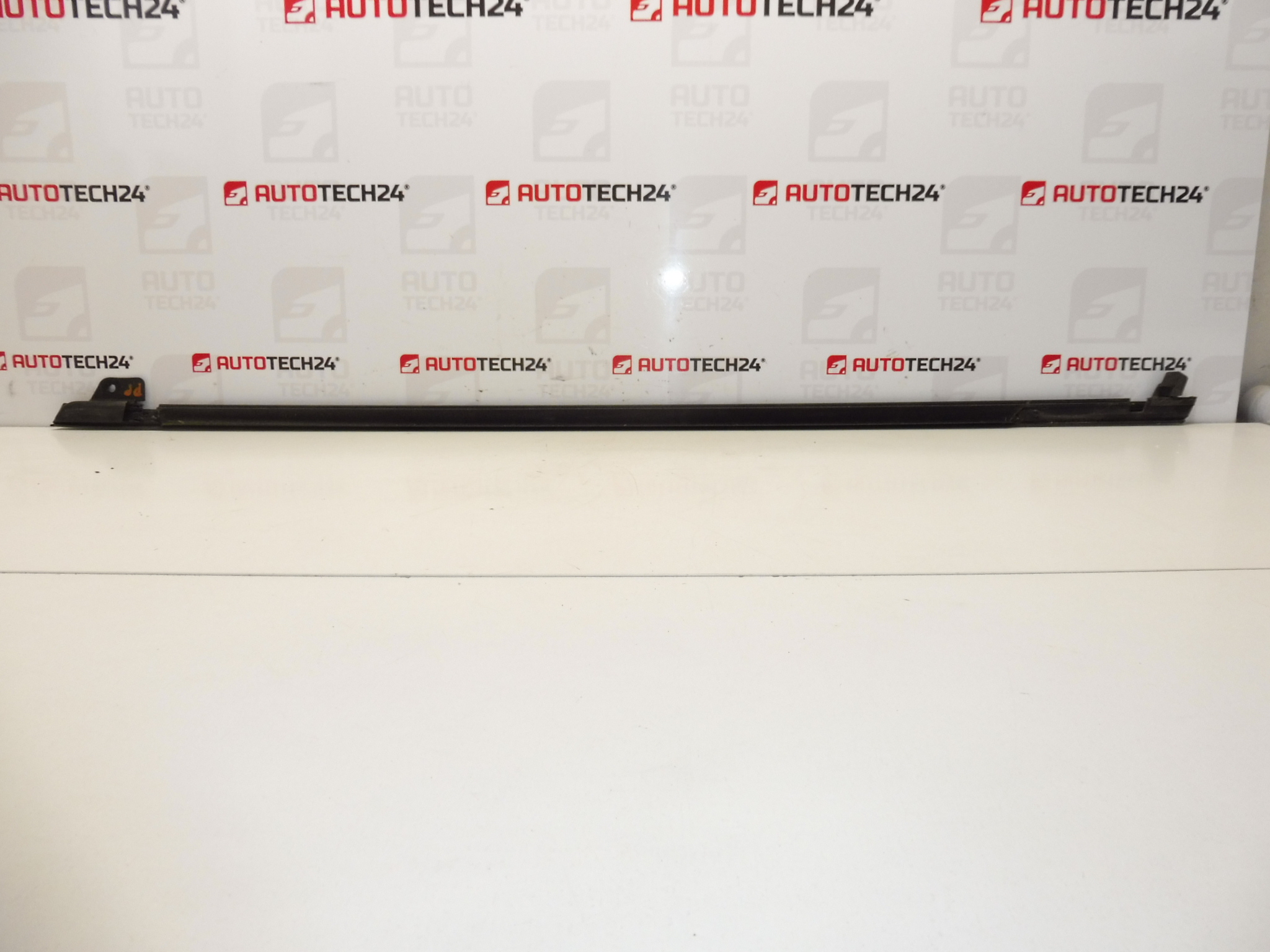 Faixa CROMADA da porta dianteira direita Citroen C4 Picasso 9334P8