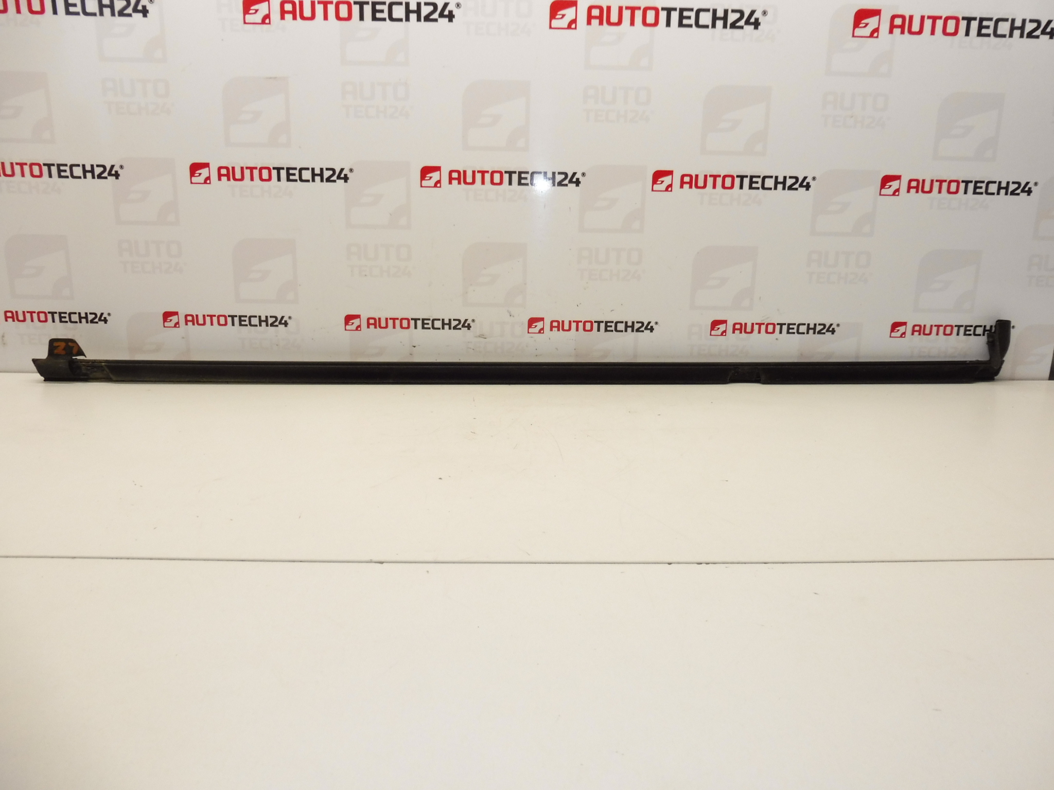 Faixa CROMADA para porta traseira esquerda Citroen C4 Picasso 9334N9