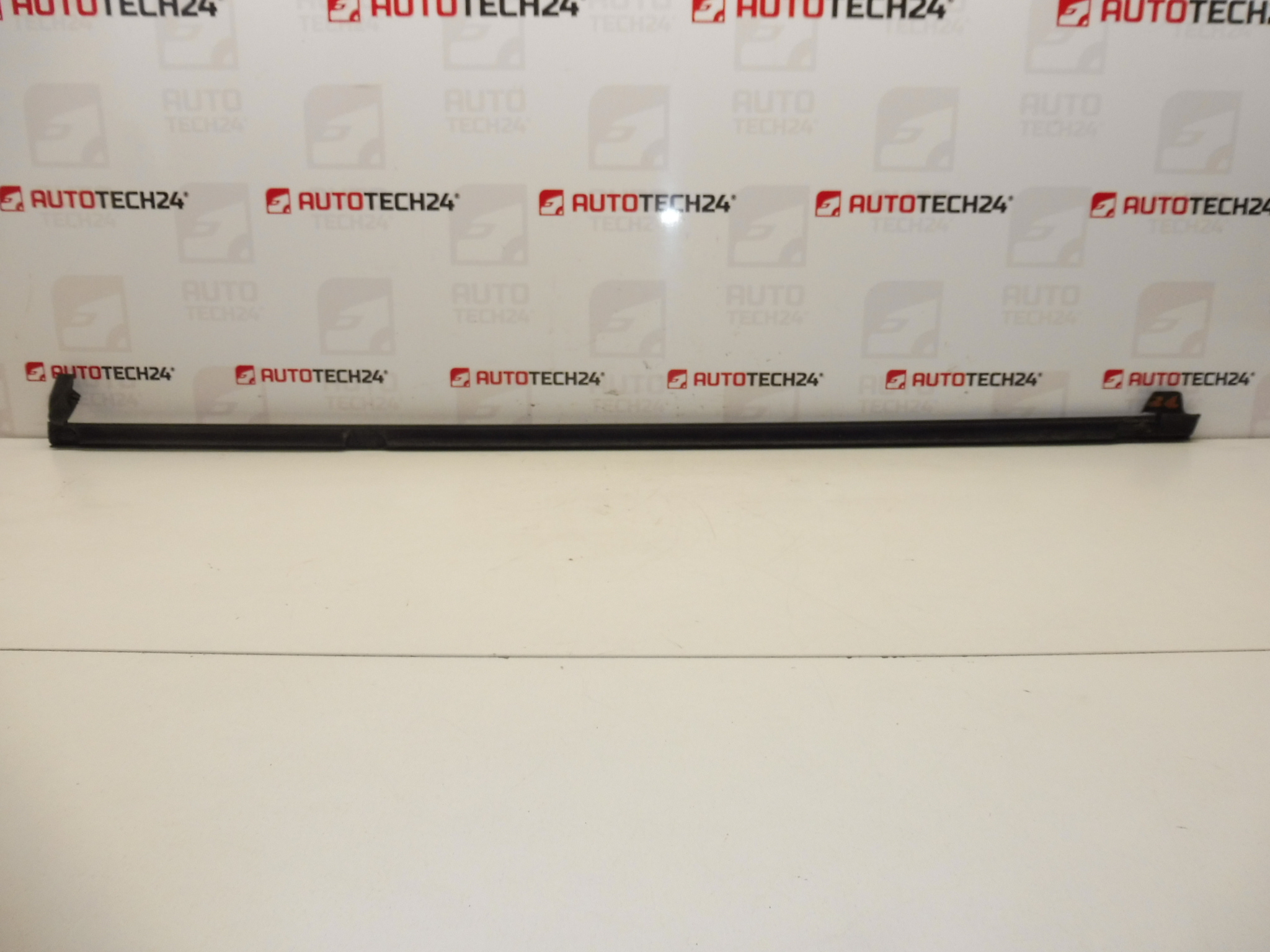 Faixa CROMADA para a porta traseira direita Citroen C4 Picasso 9334N8