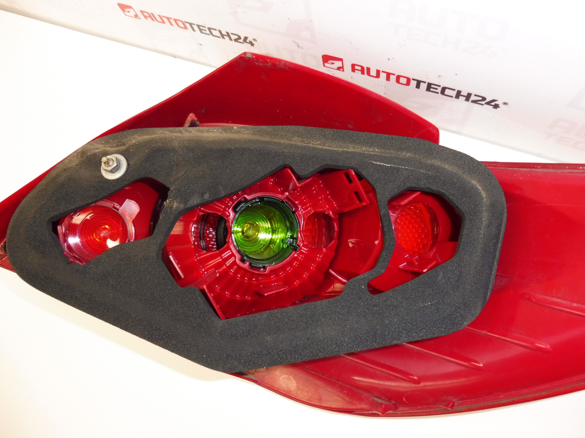 Luz traseira esquerda Peugeot 307 557676 6350X0