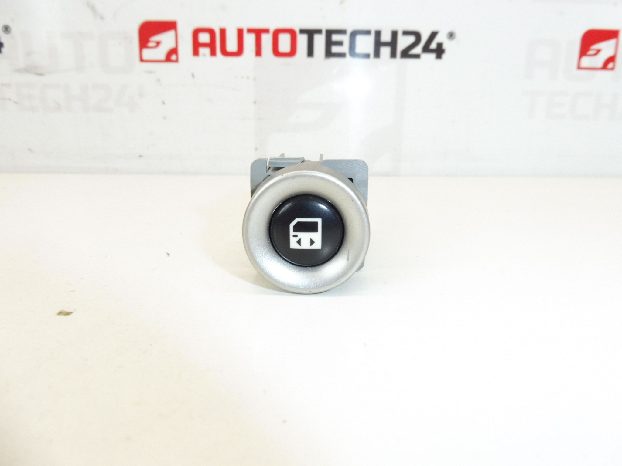 Atuador da porta traseira Citroën C8 Peugeot 807 1488929077 6554N1