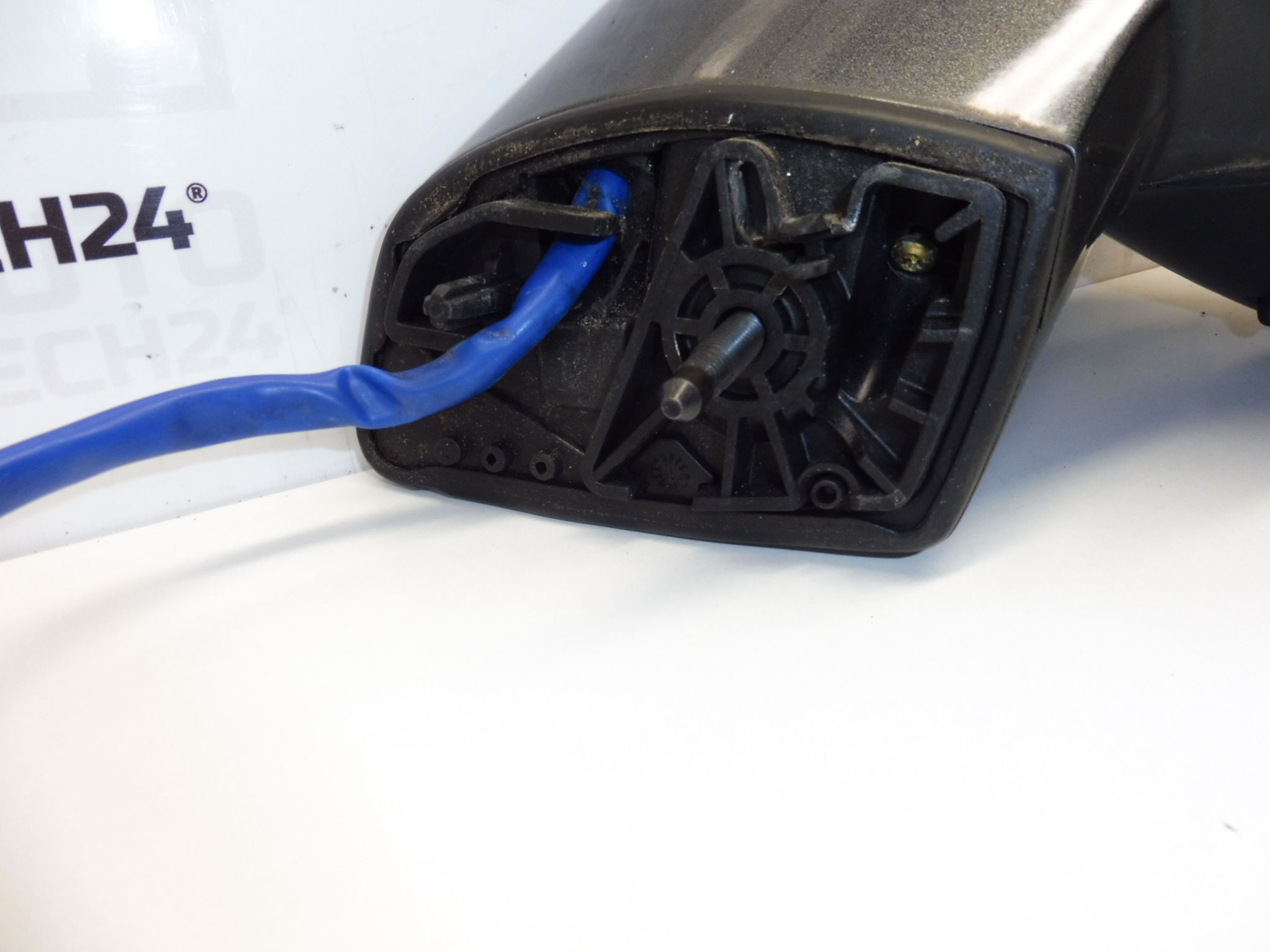 Retrovisor direito Peugeot 308 KTPD 8153NF