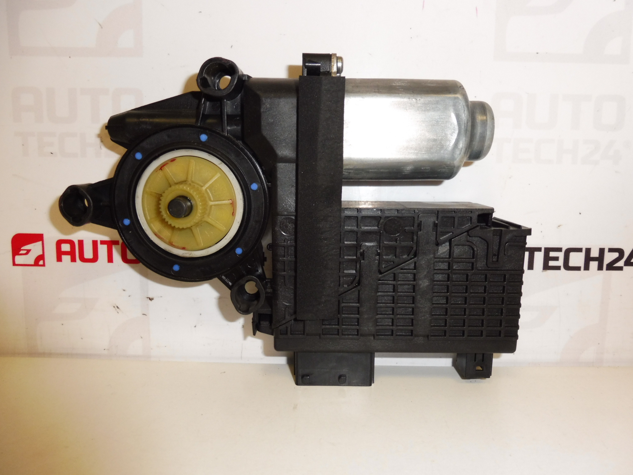 Motor janela dianteira esquerda Citroën C4 Picasso 9682495880 9221CZ