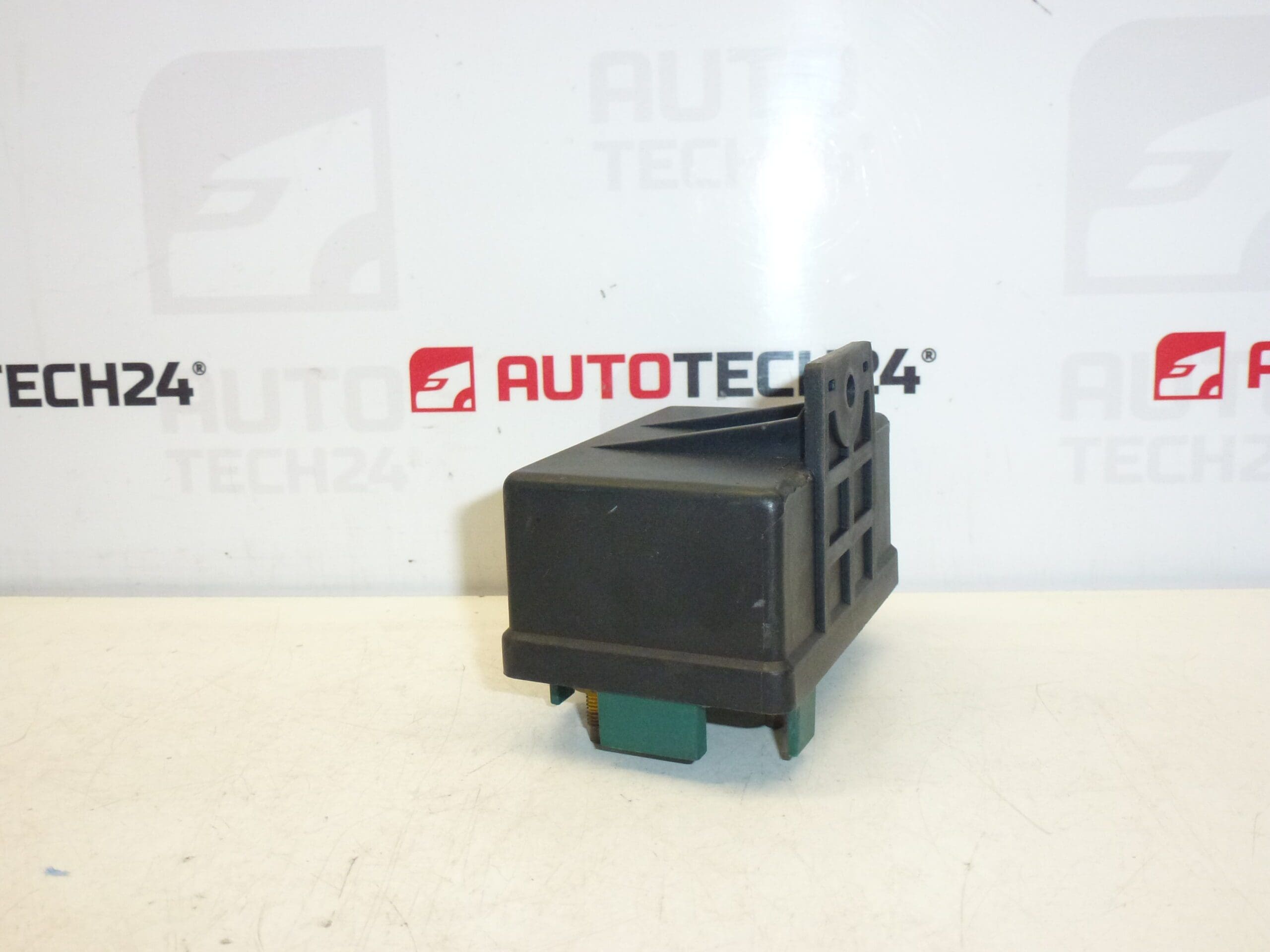 Relé de brilho NAGARES Citroën Peugeot 9616582380