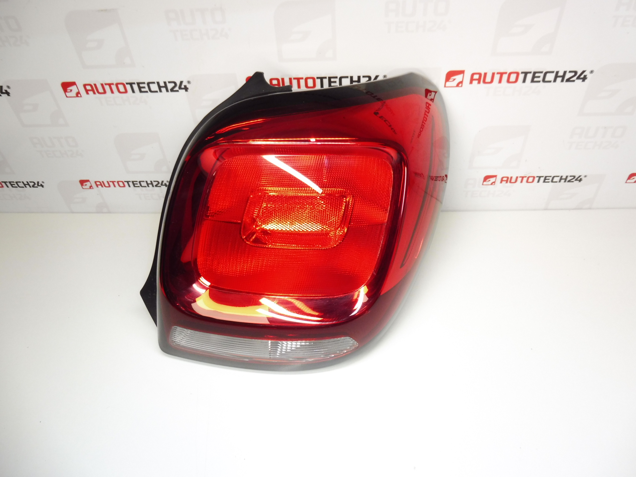 Luz traseira direita Citroën C1 II 81550-0H152 B001031380