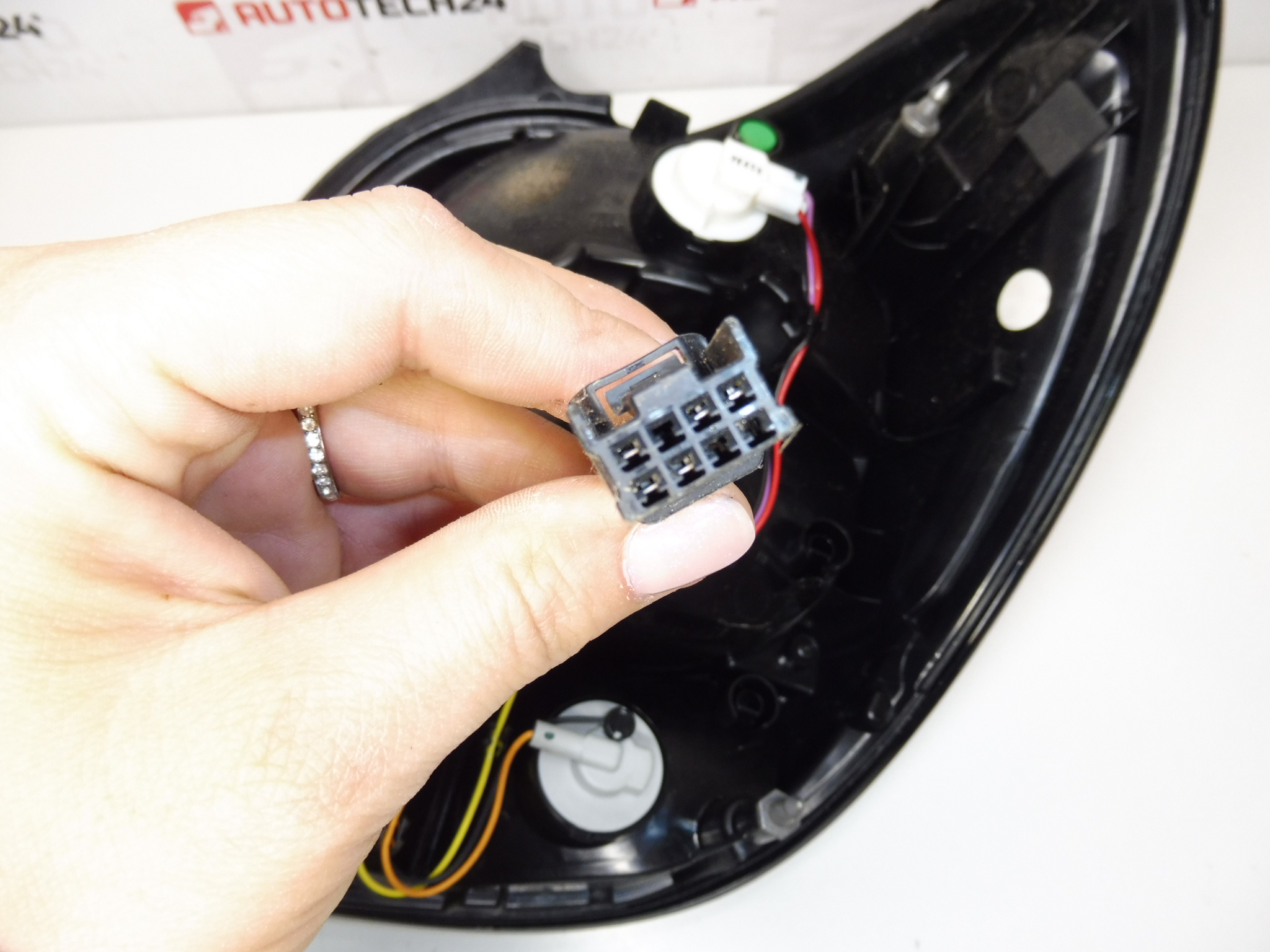 Luz traseira esquerda Citroën C1 II 81560-0H152 B001031980