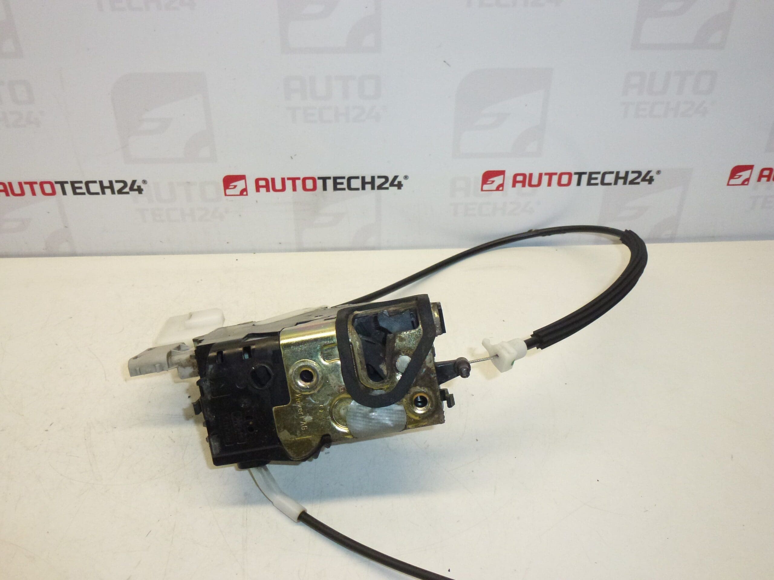 Fechadura da porta dianteira direita Peugeot 407 9656633180 9136CL