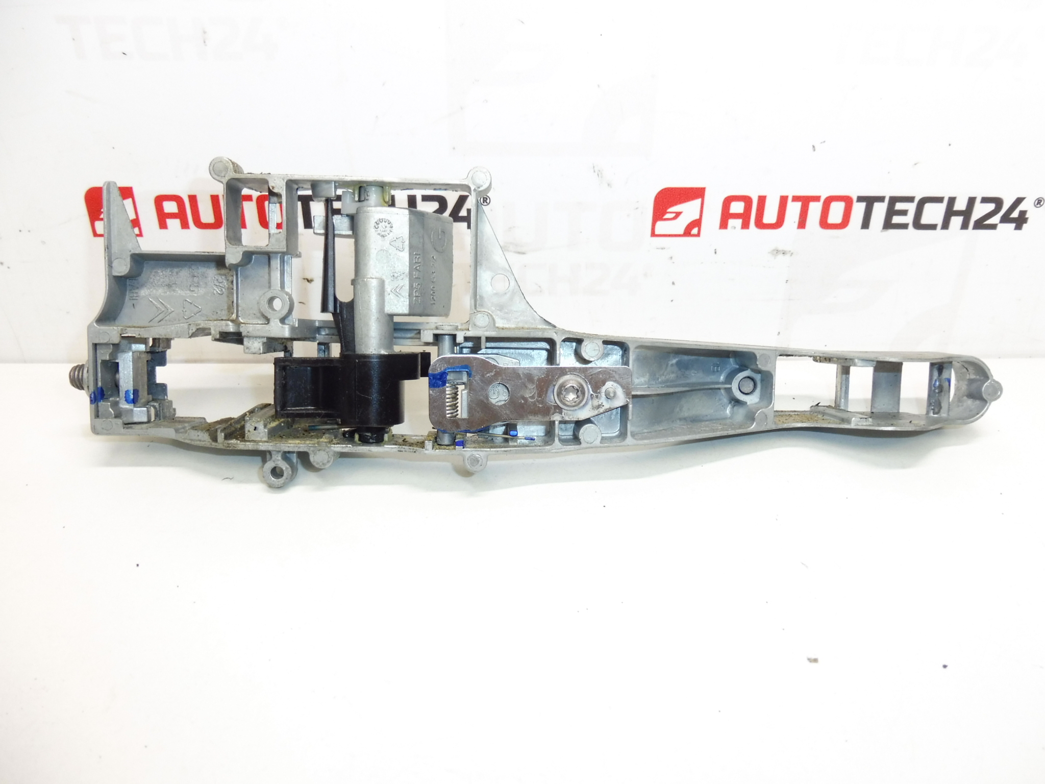 Fixação maçaneta porta dianteira esquerda Citroën C3 Picasso Peugeot 207 910958