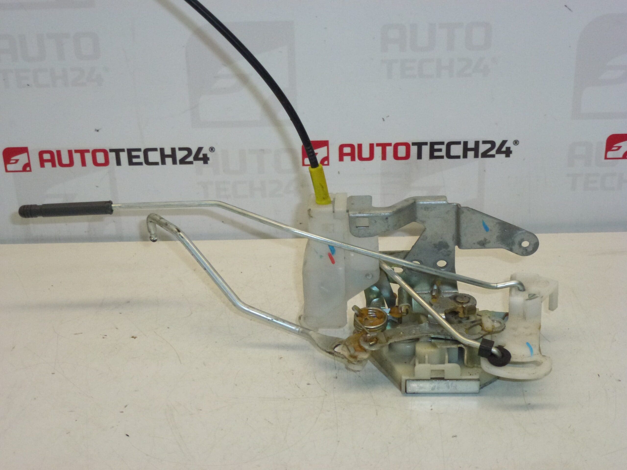 Fechadura da porta dianteira direita Citroën C1 Peugeot 107 9136T1