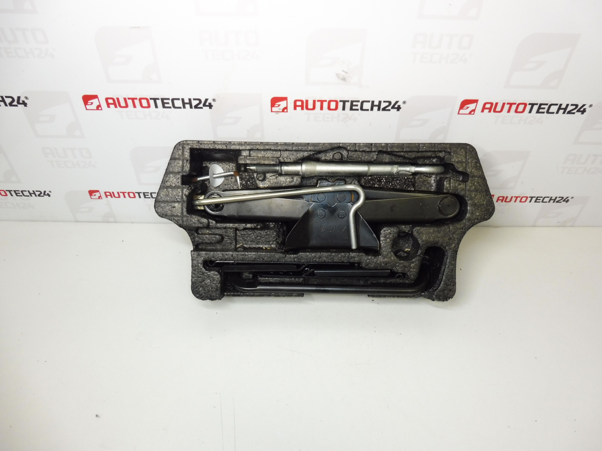 Ferramenta, alavanca, chave, olhal de reboque Citroën C4 Picasso 6736A3 674418 672594 671809 671739