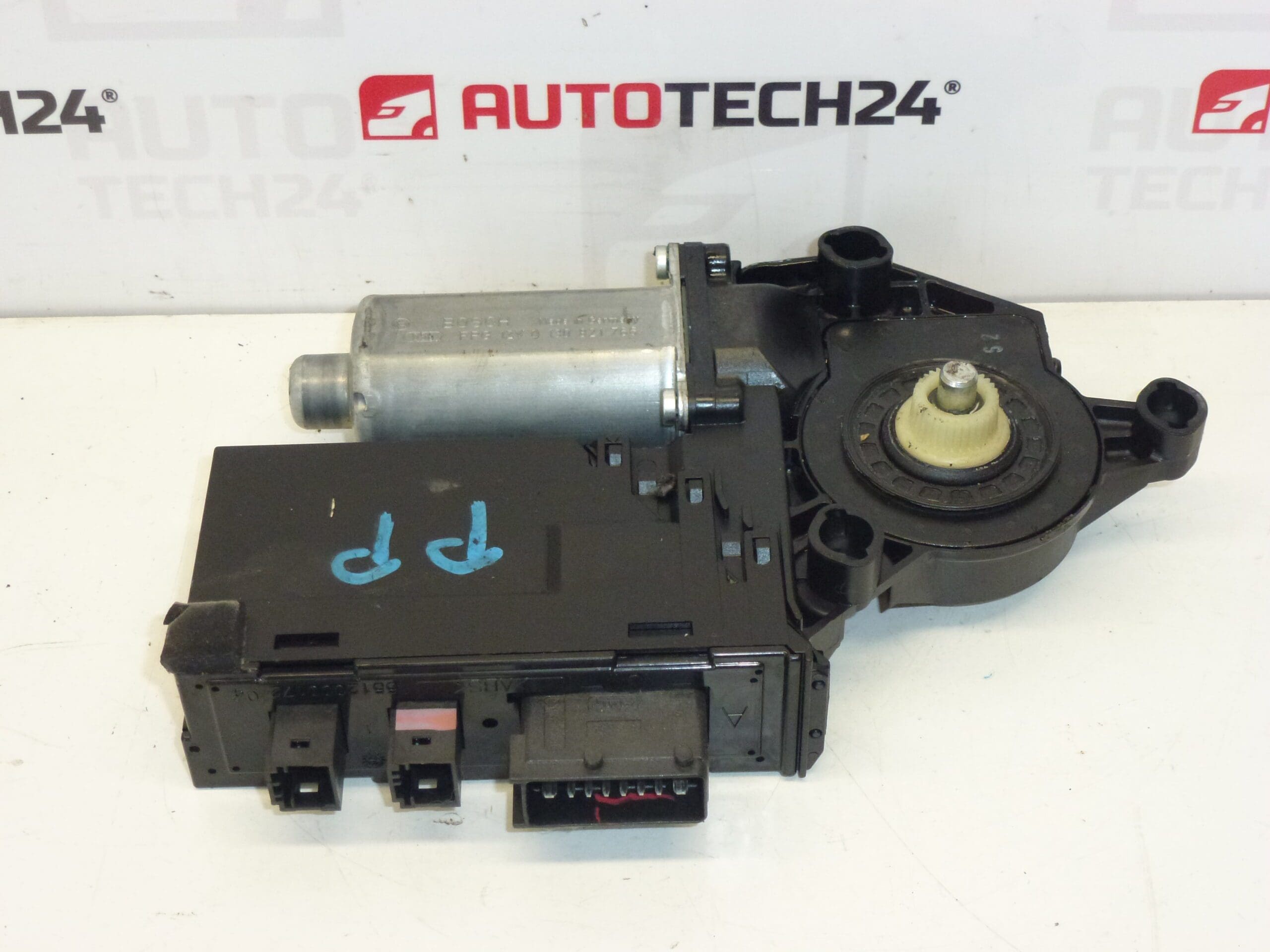 Motor de janela dianteira direita Peugeot 307 9637130480 9222N1