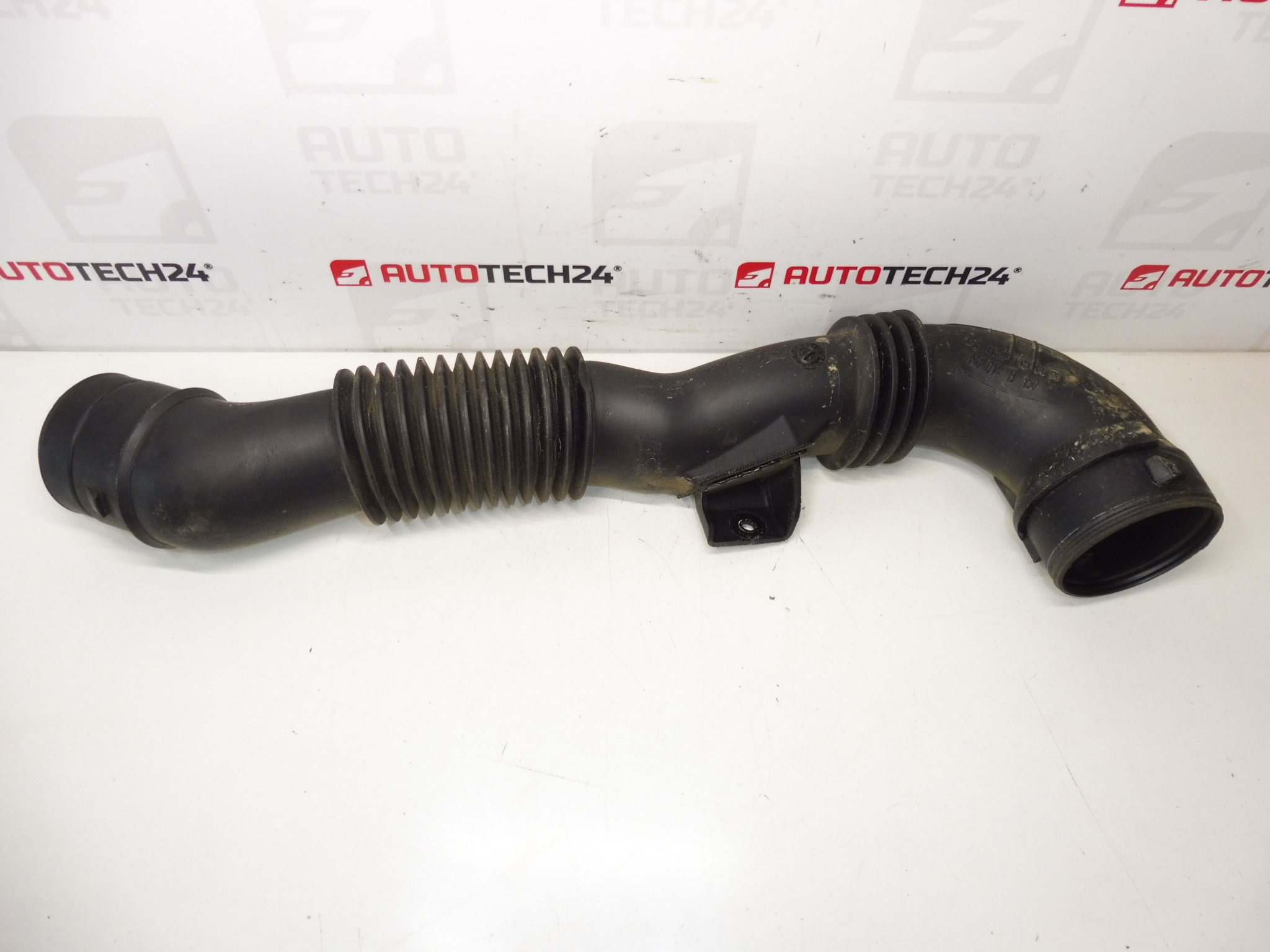 Bocal de entrada de ar 1.4 VTI 70 kW 8FS Citroën Peugeot 9685471880 1436L3