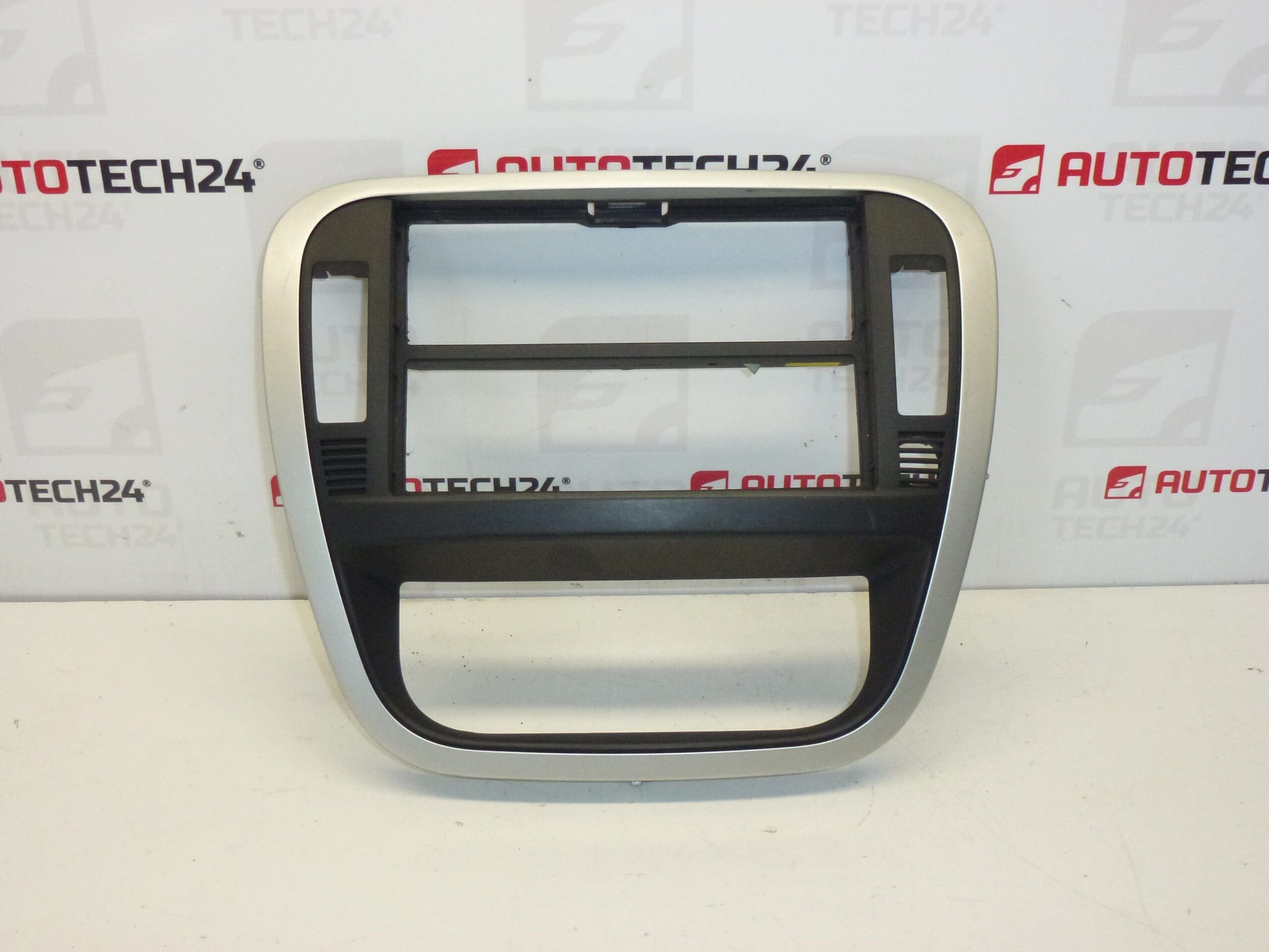 Moldura do rádio Citroën C2 e C3 9653074277 8211TH