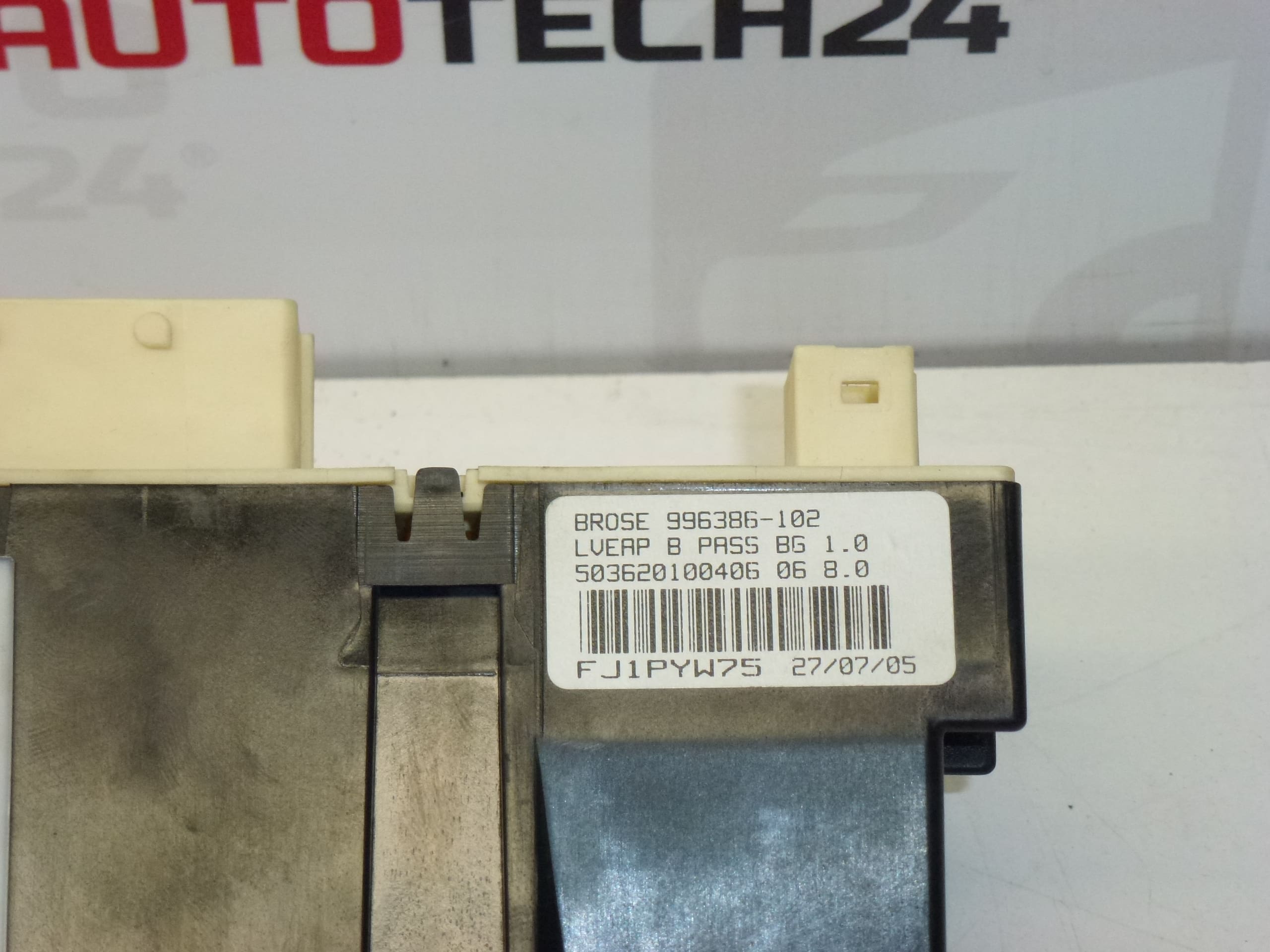 Motor da janela dianteira direita Peugeot 307CC 9660037580 9222CK