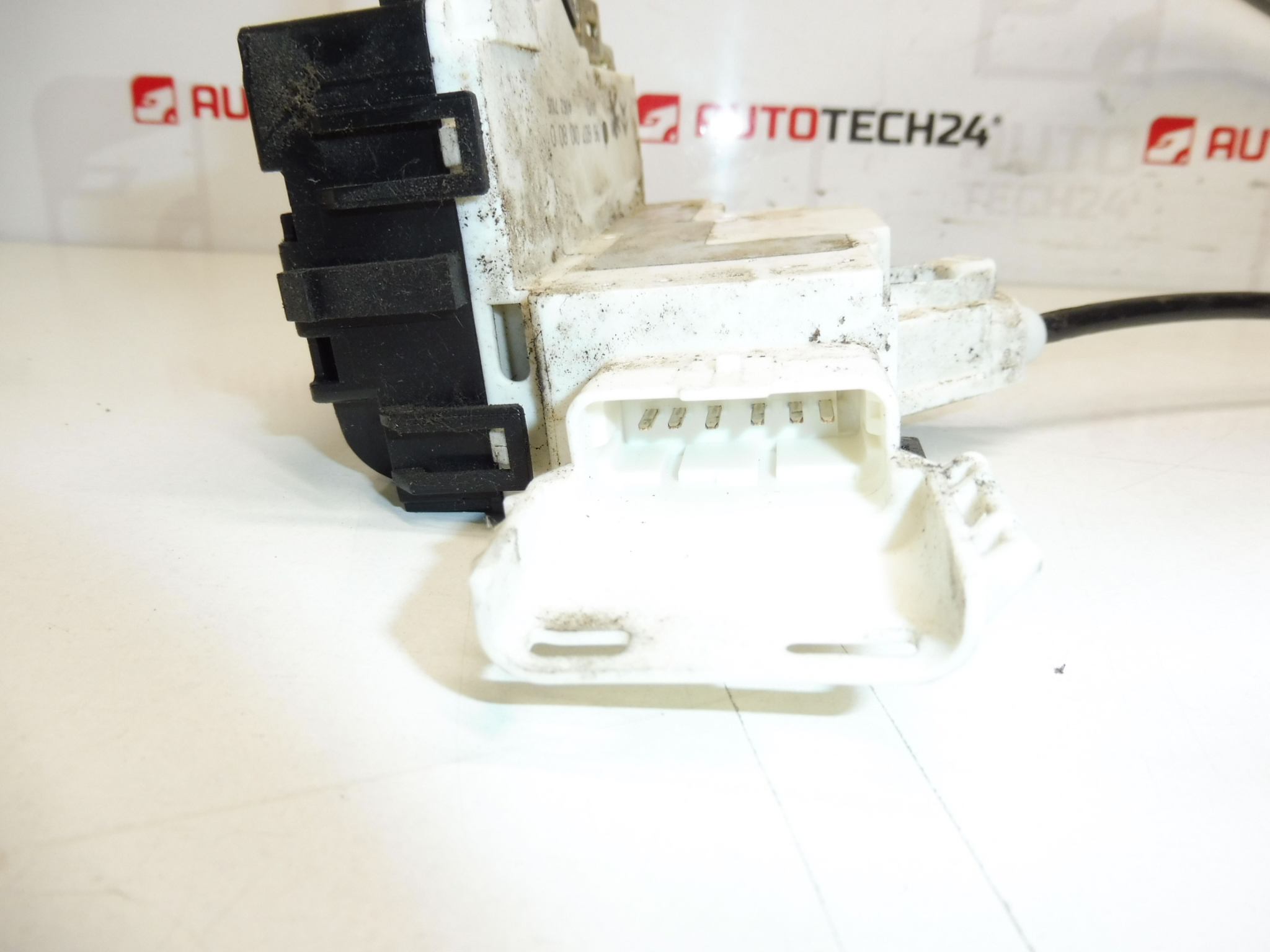 Fechadura da porta do passageiro Peugeot 1007 9646010280 9660701080 9681333880 9136AP