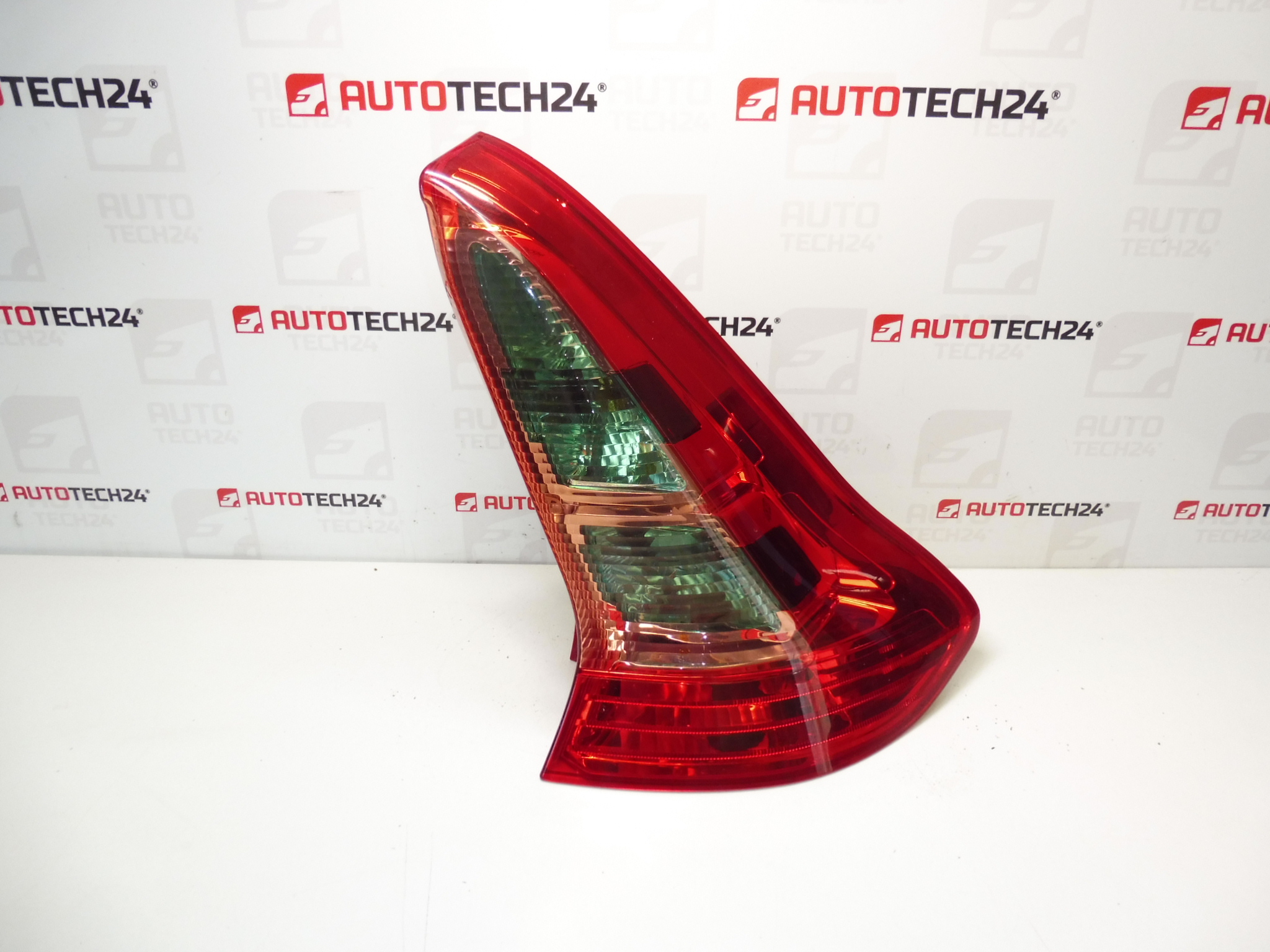 Luz traseira direita Citroën C4 3dvera 9646801677 6351t6