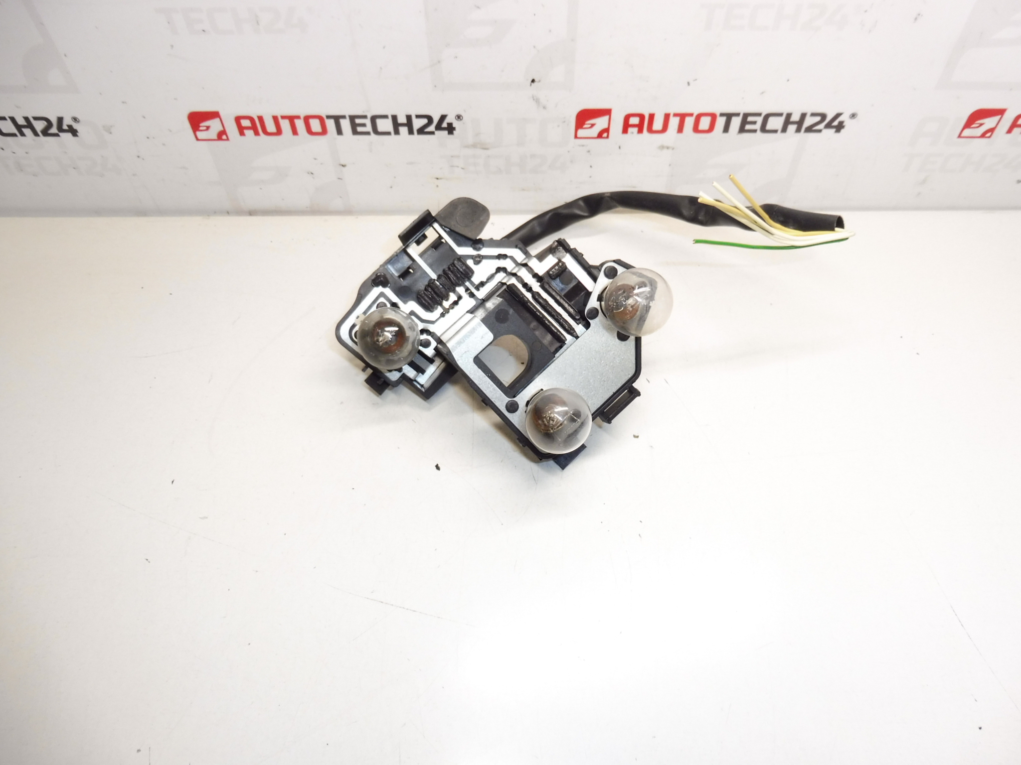 Soquete da lâmpada traseira direita com fiação Peugeot 206 CC 6351S1