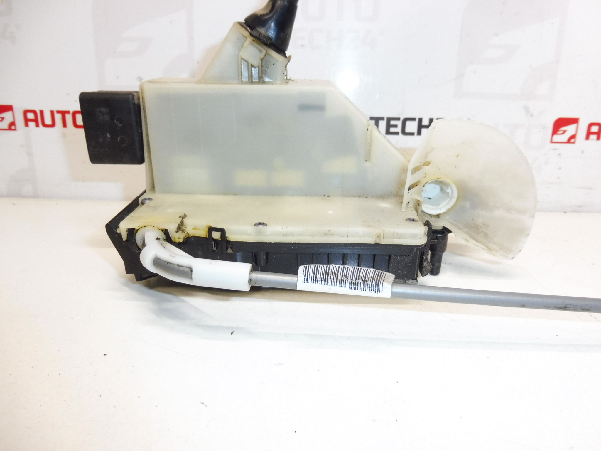 Fechadura da porta dianteira esquerda Citroën C4 DS4 5 portas 9685351380 9135HQ