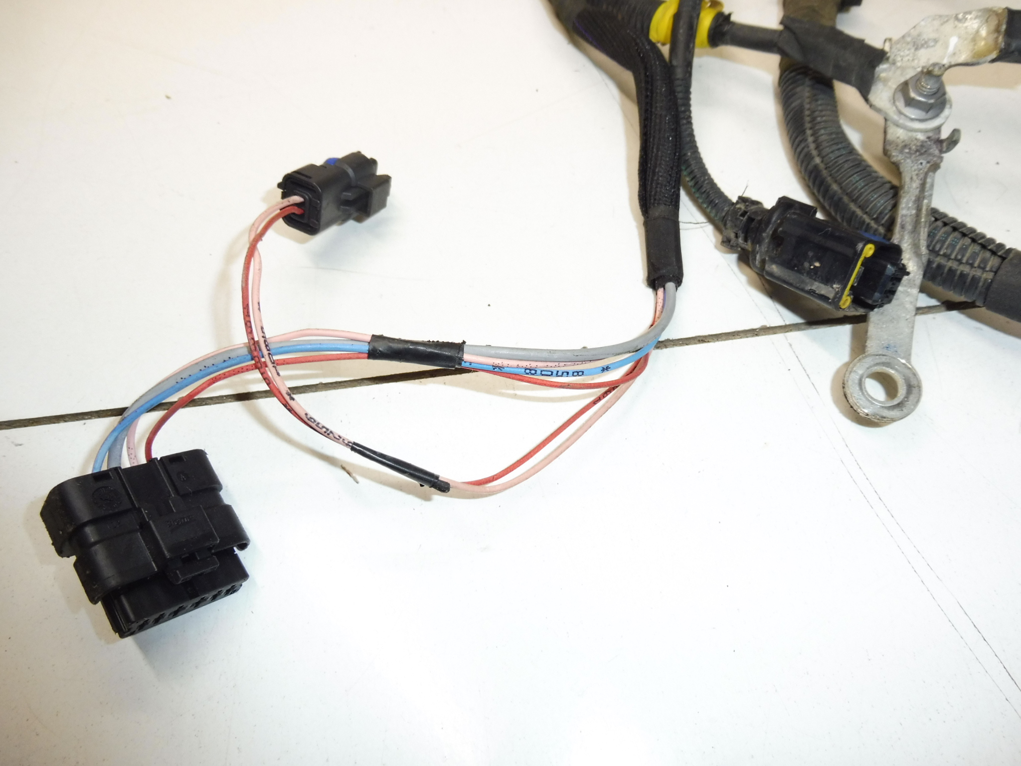 Mais chicote do motor Citroën Peugeot 1.2 HN01 9806238280