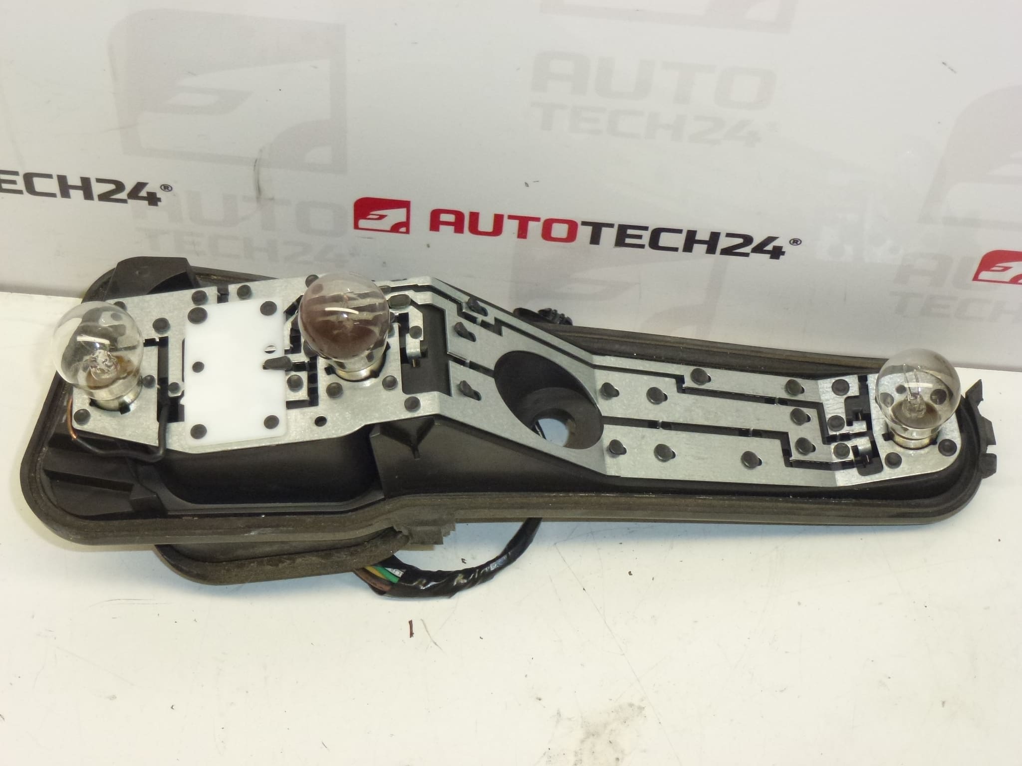 Soquete da lâmpada traseira direita Peugeot 206 Combi 6351R4 com fiação
