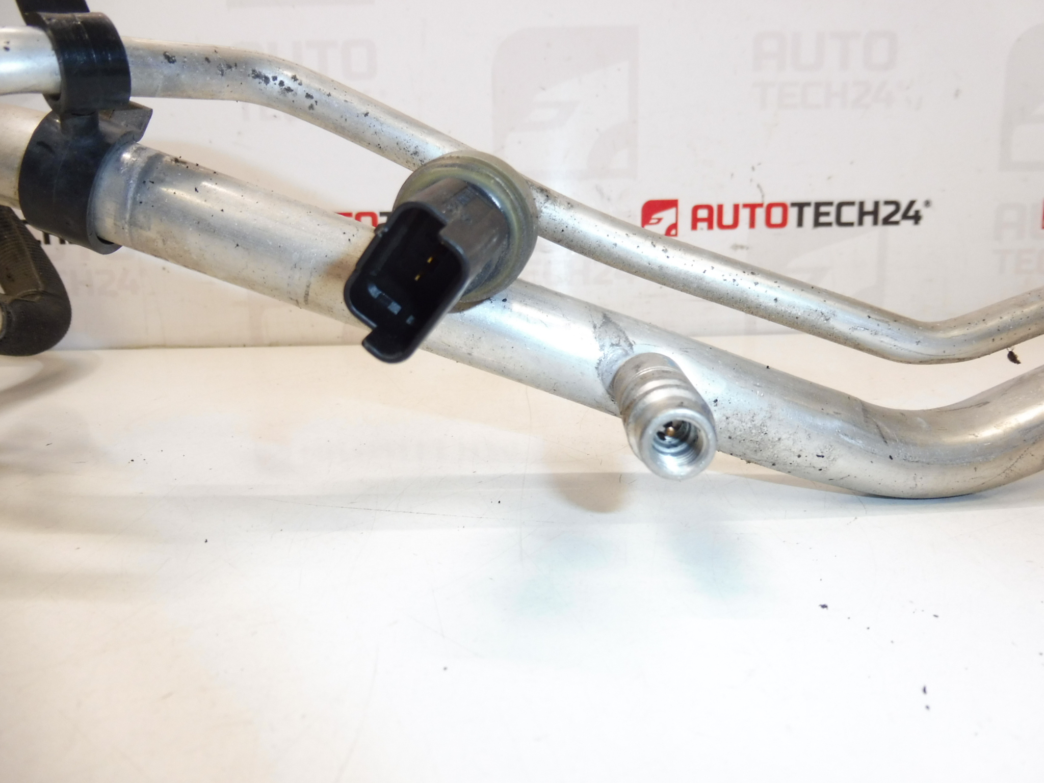 Tubo de climatização Citroën C4 Peugeot 307 9657451280 6460QL