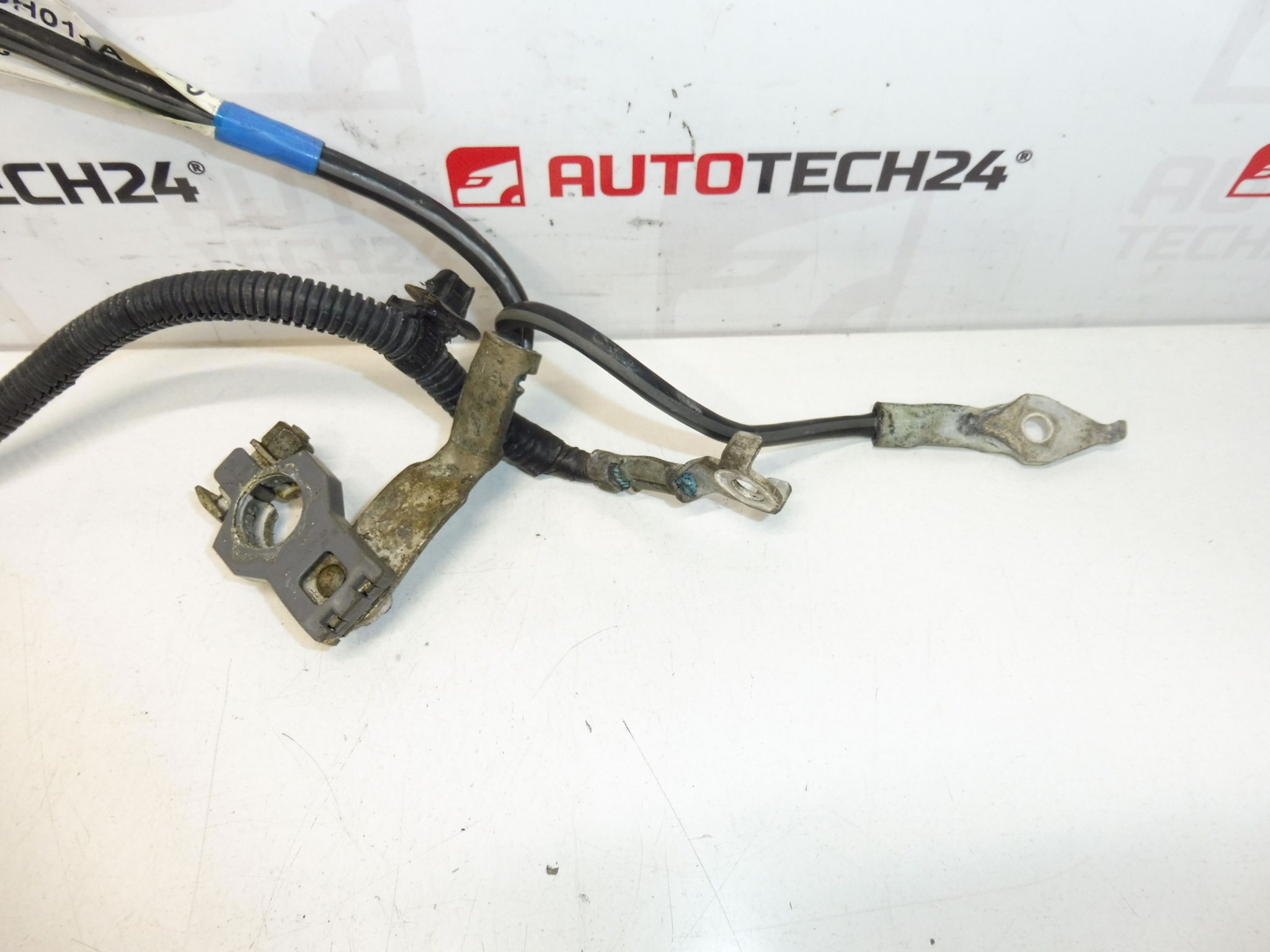 Traseiro da bateria negativa da bateria Citroën C1 Peugeot 107 5642HC