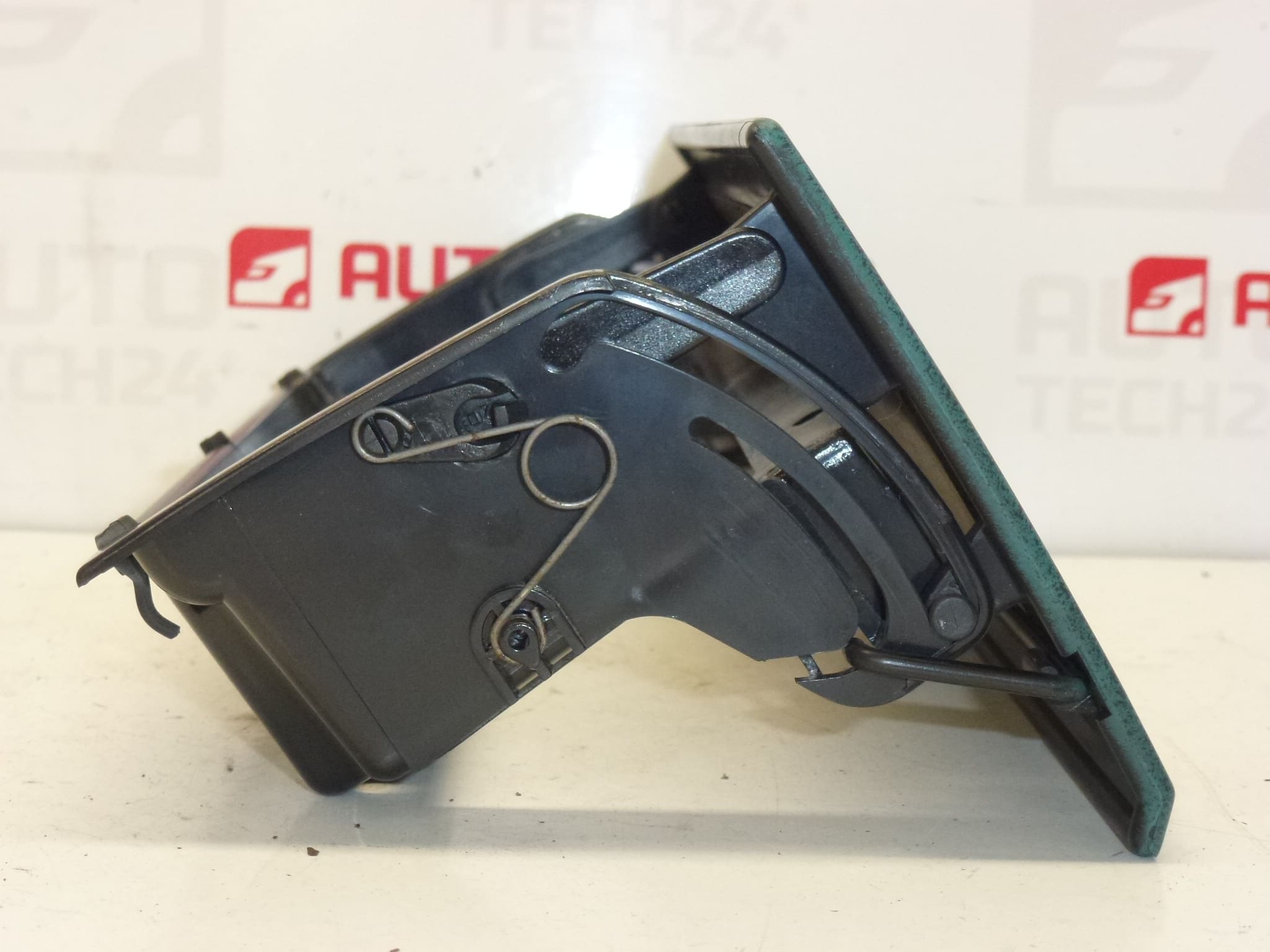 Suporte de rádio Citroën Berlingo I e Peugeot Partner I 8212EM