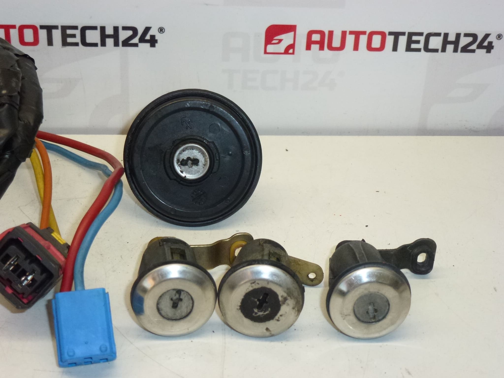 Conjunto de fechaduras 1 chave Citroën Berlingo Peugeot Partner até 2002 4162AN 4162AP
