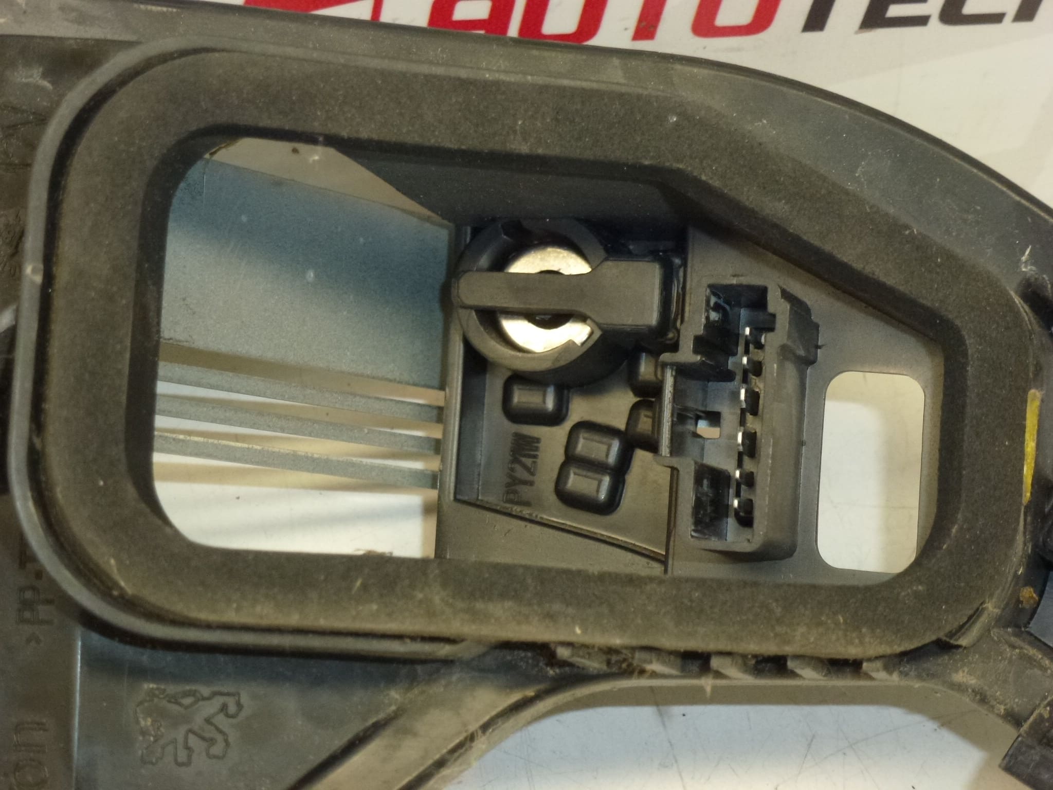 Peugeot 207 soquete da lâmpada traseira esquerda 6350Y7