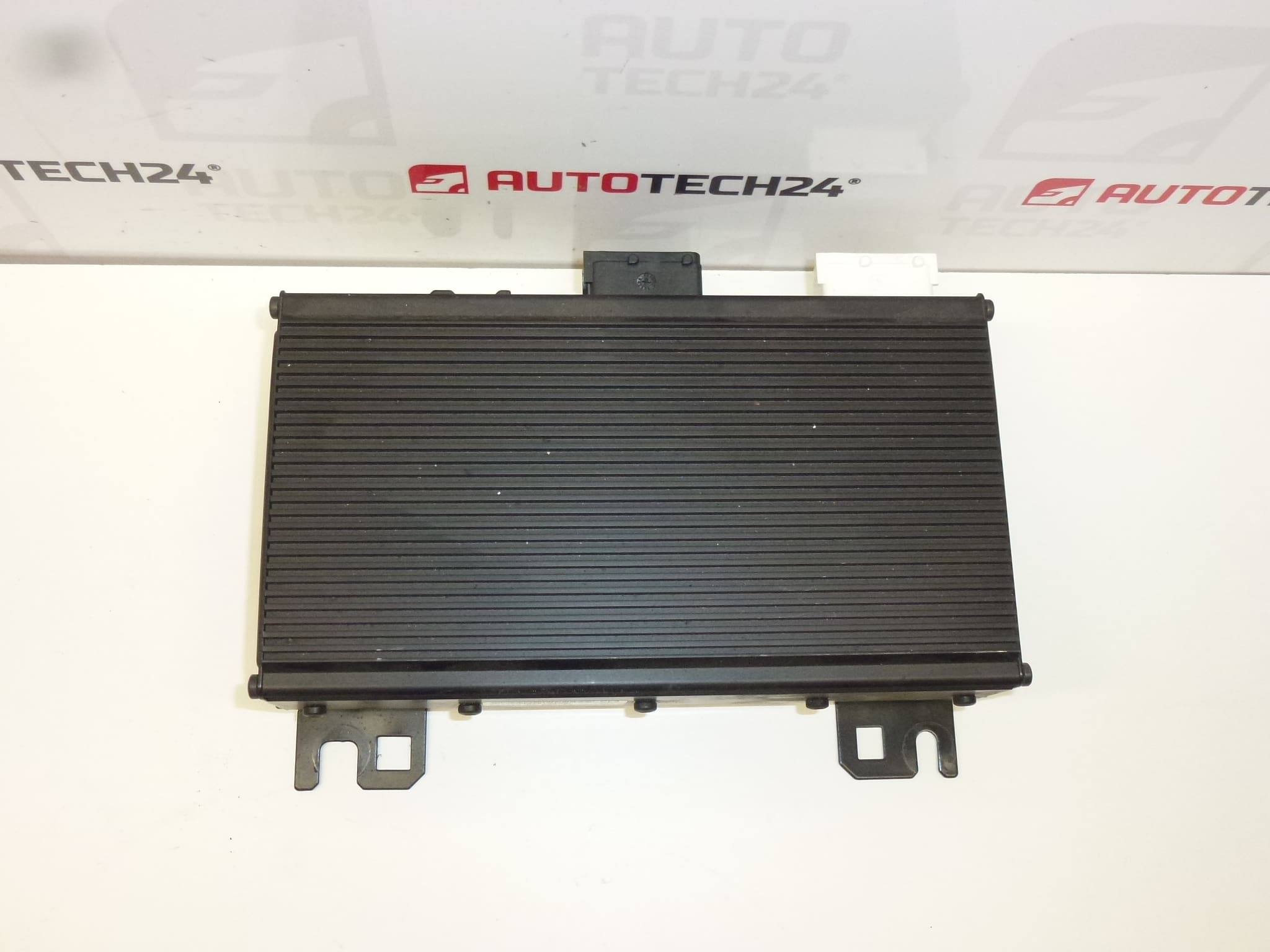 Amplificador JBL Citroën Peugeot 9653383680 6560LZ