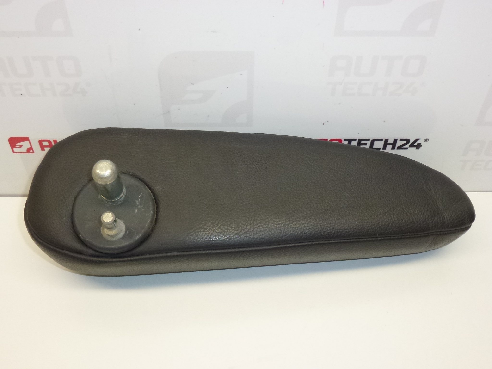 Apoio de braço esquerdo Citroën Peugeot 8830R7