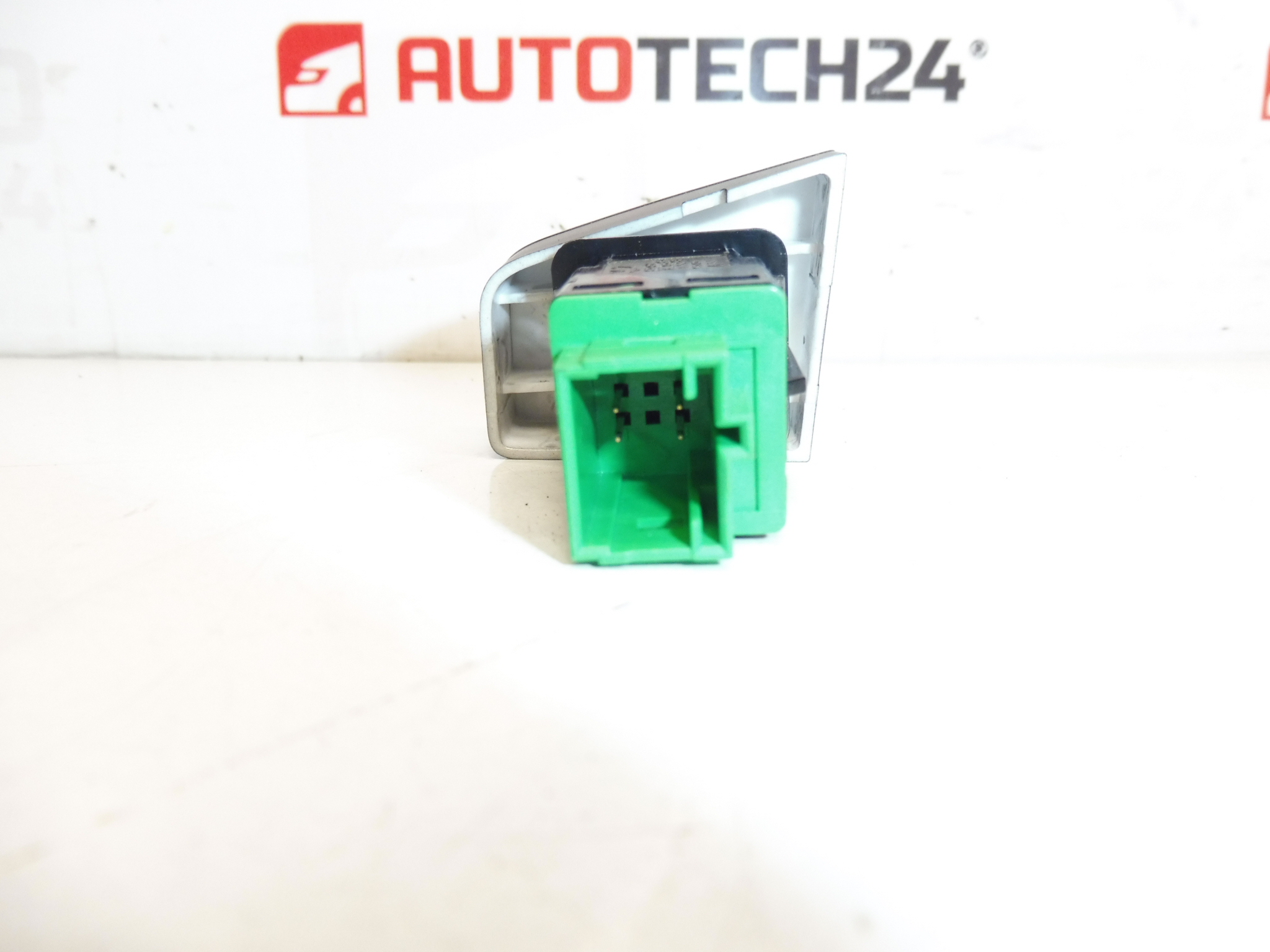 Comando da fechadura central para Citroën C-Elysée / Peugeot 301 96765882ZD - Image 2