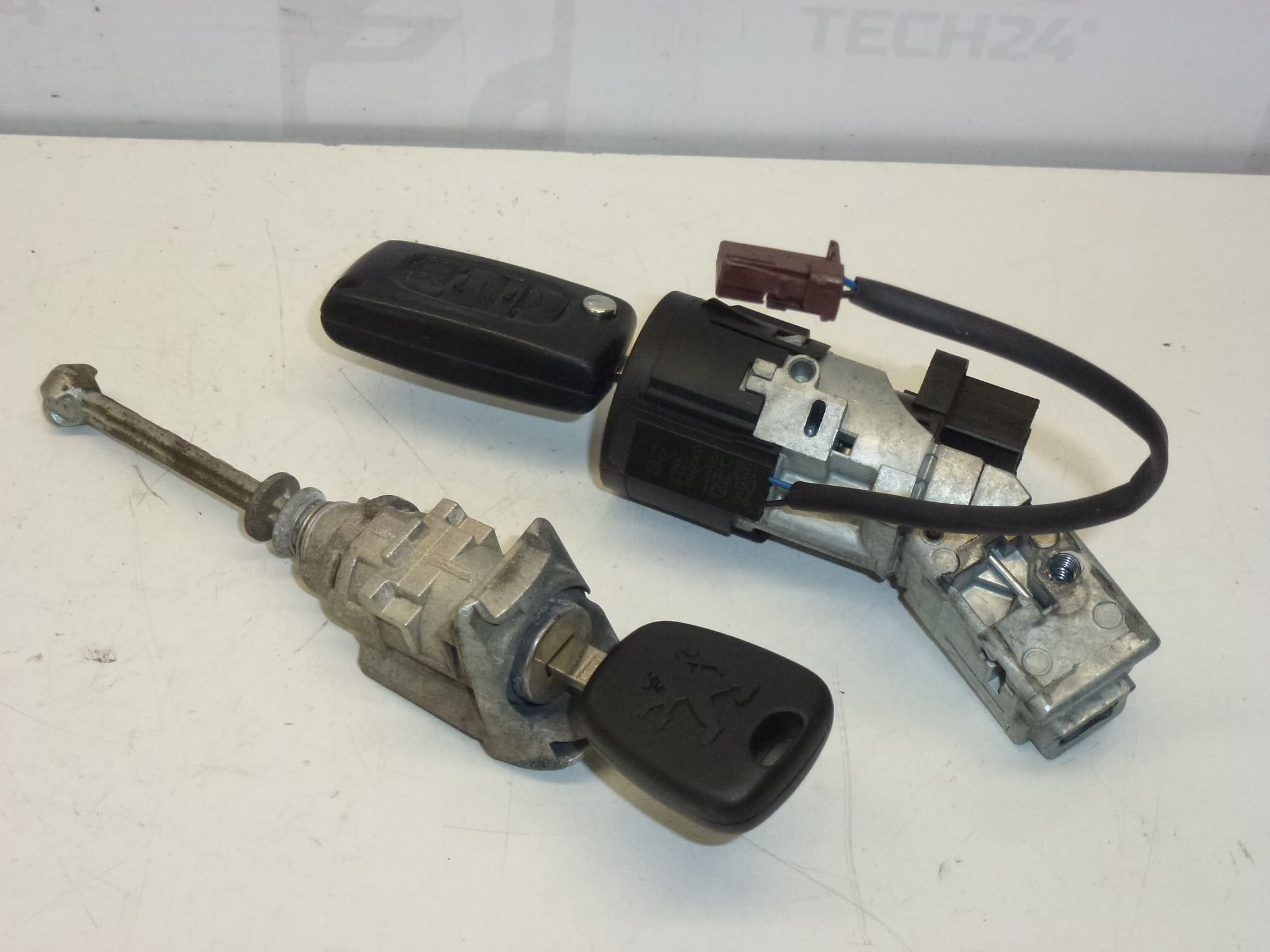 fechadura da porta e 2 chaves Citroën Peugeot 4162SP