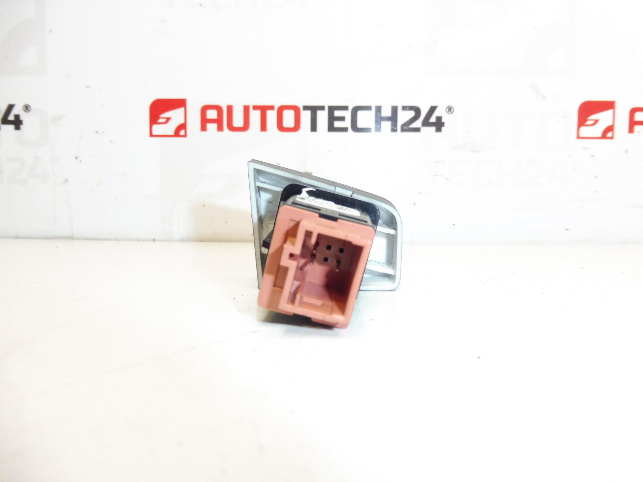 Interruptor das luzes de sinalização para Citroën C-Elysée e Peugeot 301 96765876ZD - Image 2