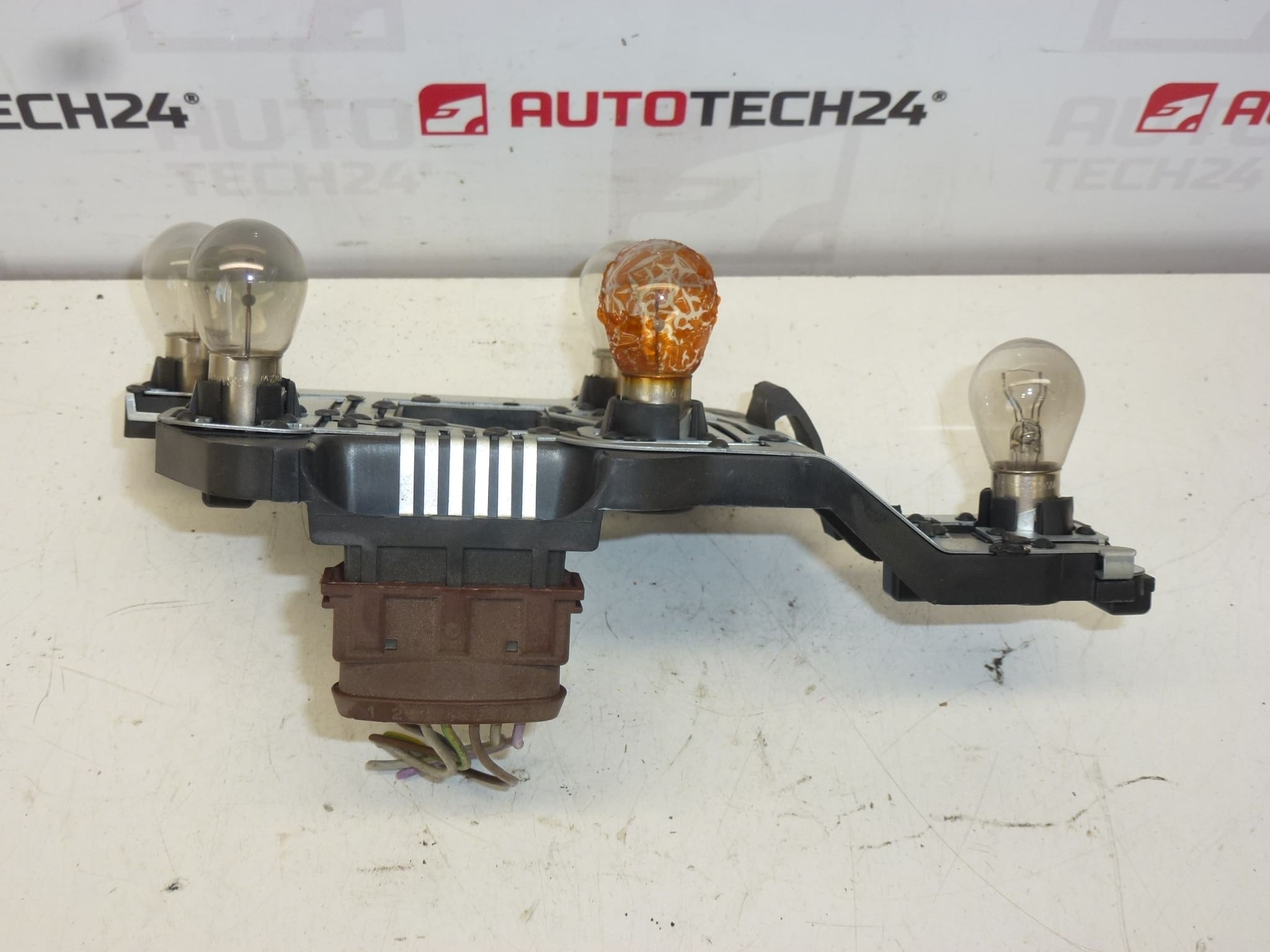 Soquete da lâmpada traseira esquerda com fiação para Citroën Xsara 6350P0 - Image 2