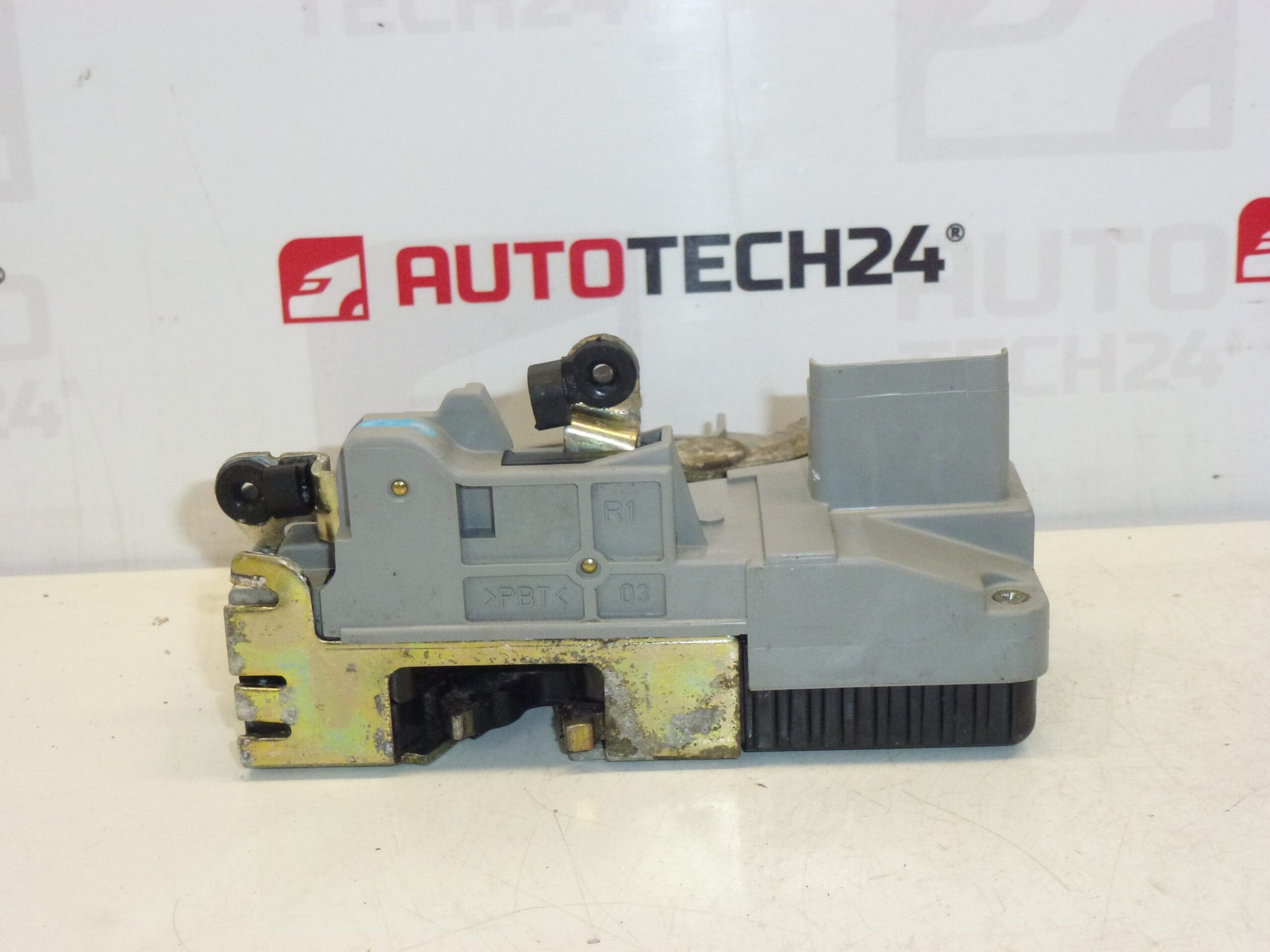 Fechadura da porta dianteira direita Citroën/Peugeot 9136J6 - Image 2