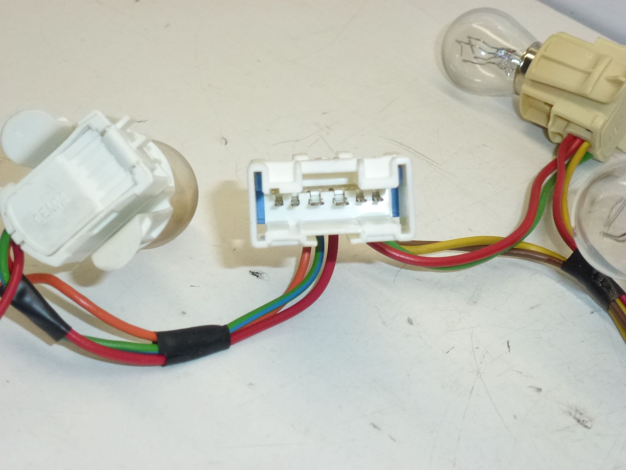 Fiação da lanterna traseira esquerda Peugeot 407 sedã 6350HP - Image 2