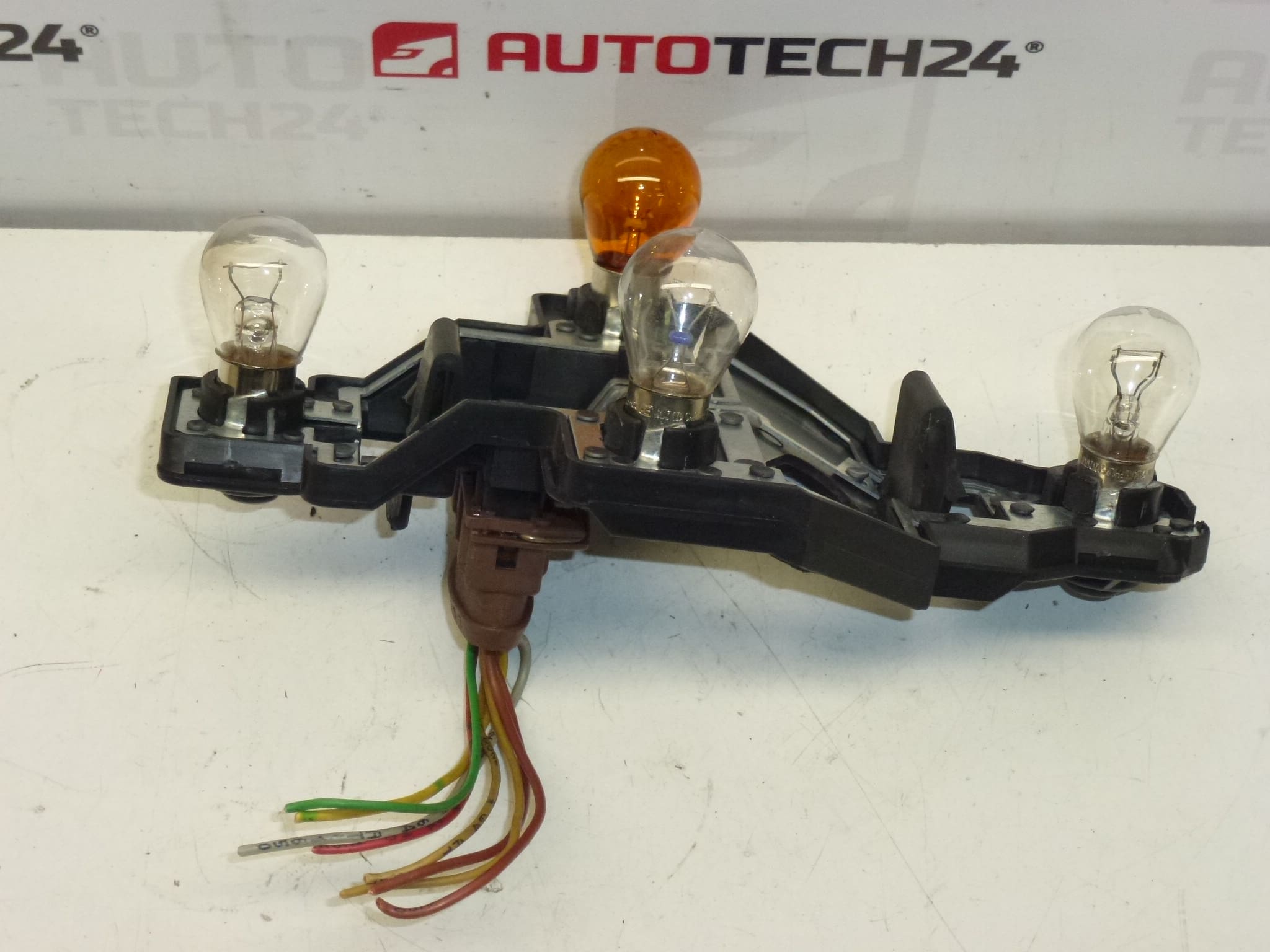 Soquete da lanterna traseira direita Citroën Xsara Break 6351J8 - Image 2
