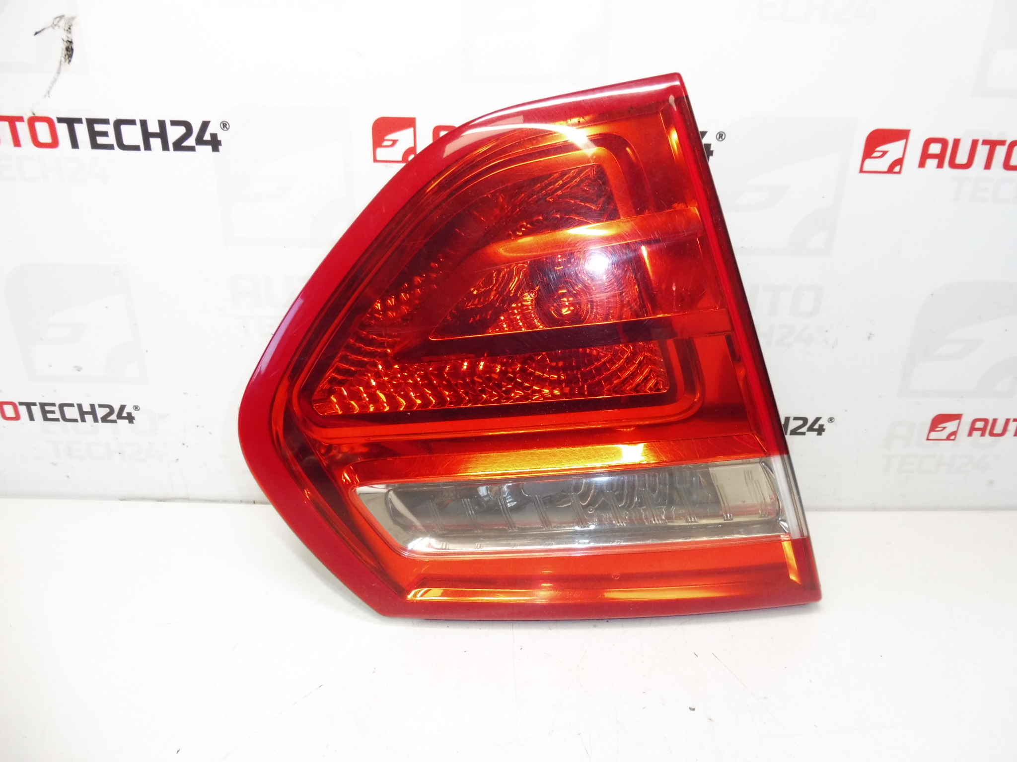 Traseira da luz esquerda Citroën C4 Picasso 9653547777 6350cc