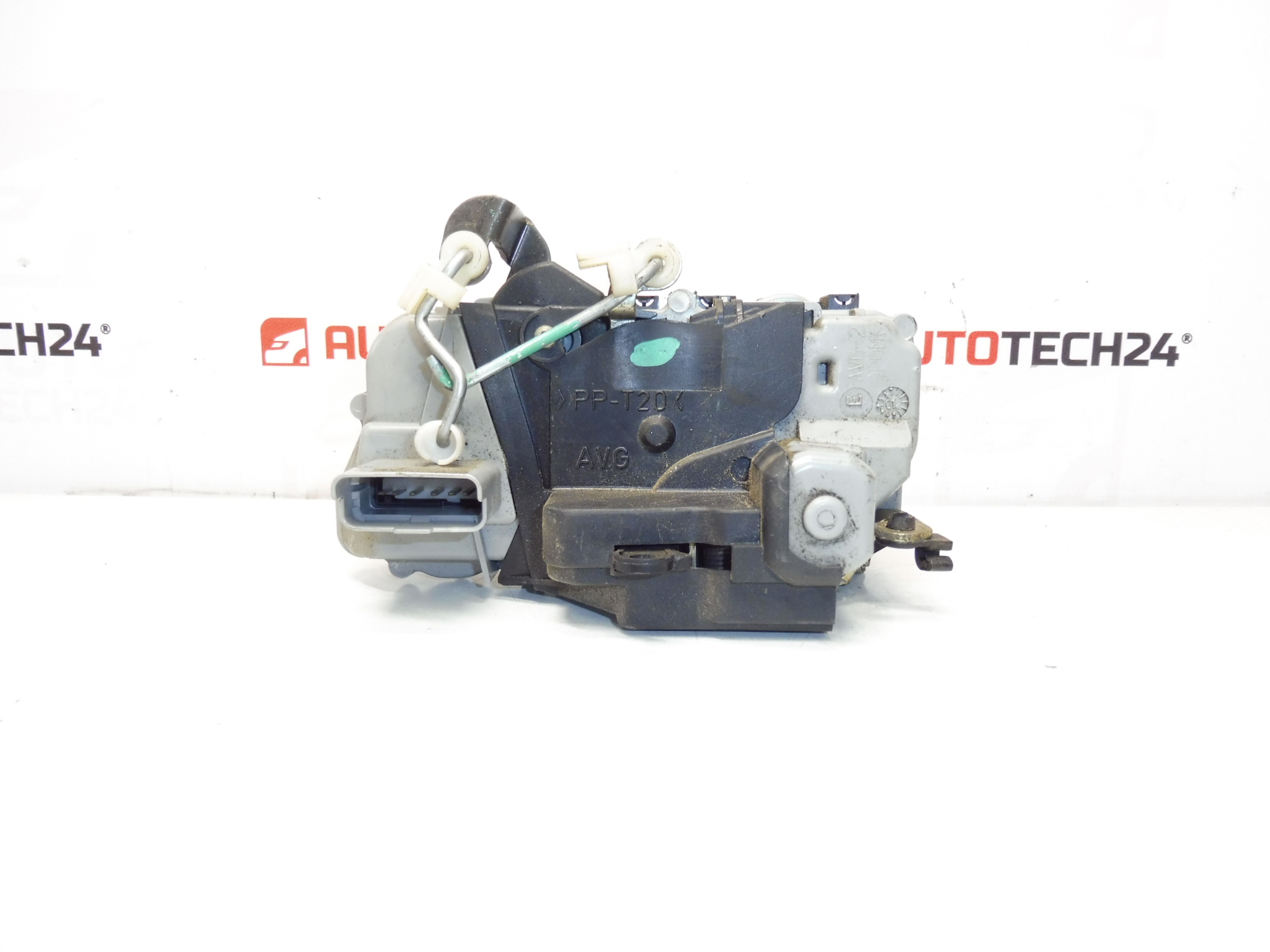 Trava da porta esquerda Peugeot 307 3 portas 9135K4