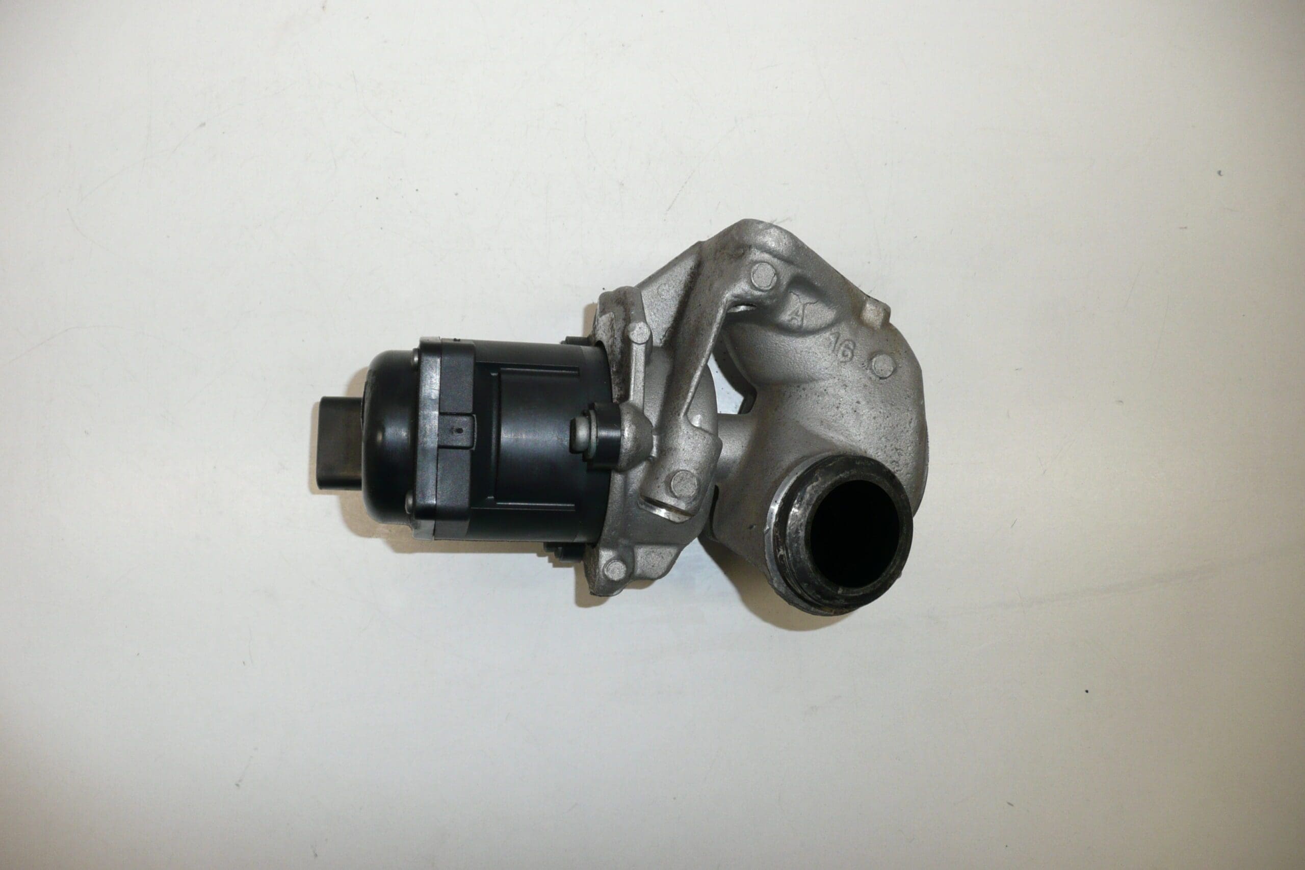Válvula EGR 1.6 HDi Peugeot/Citroën 9660276280 (usada) - Image 2