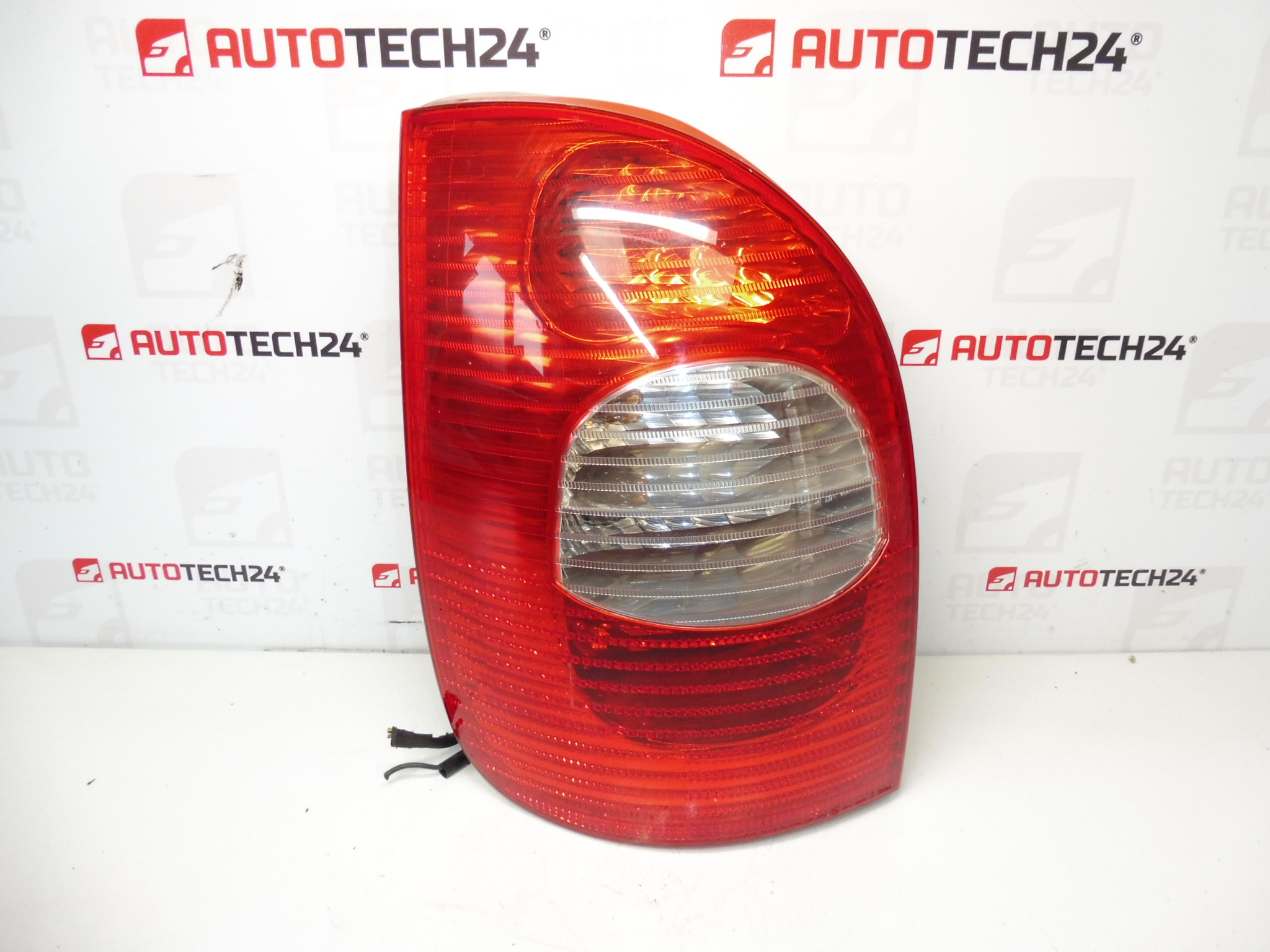 Luz Traseira Esquerda Citroën Xsara Picasso 05 6350T2