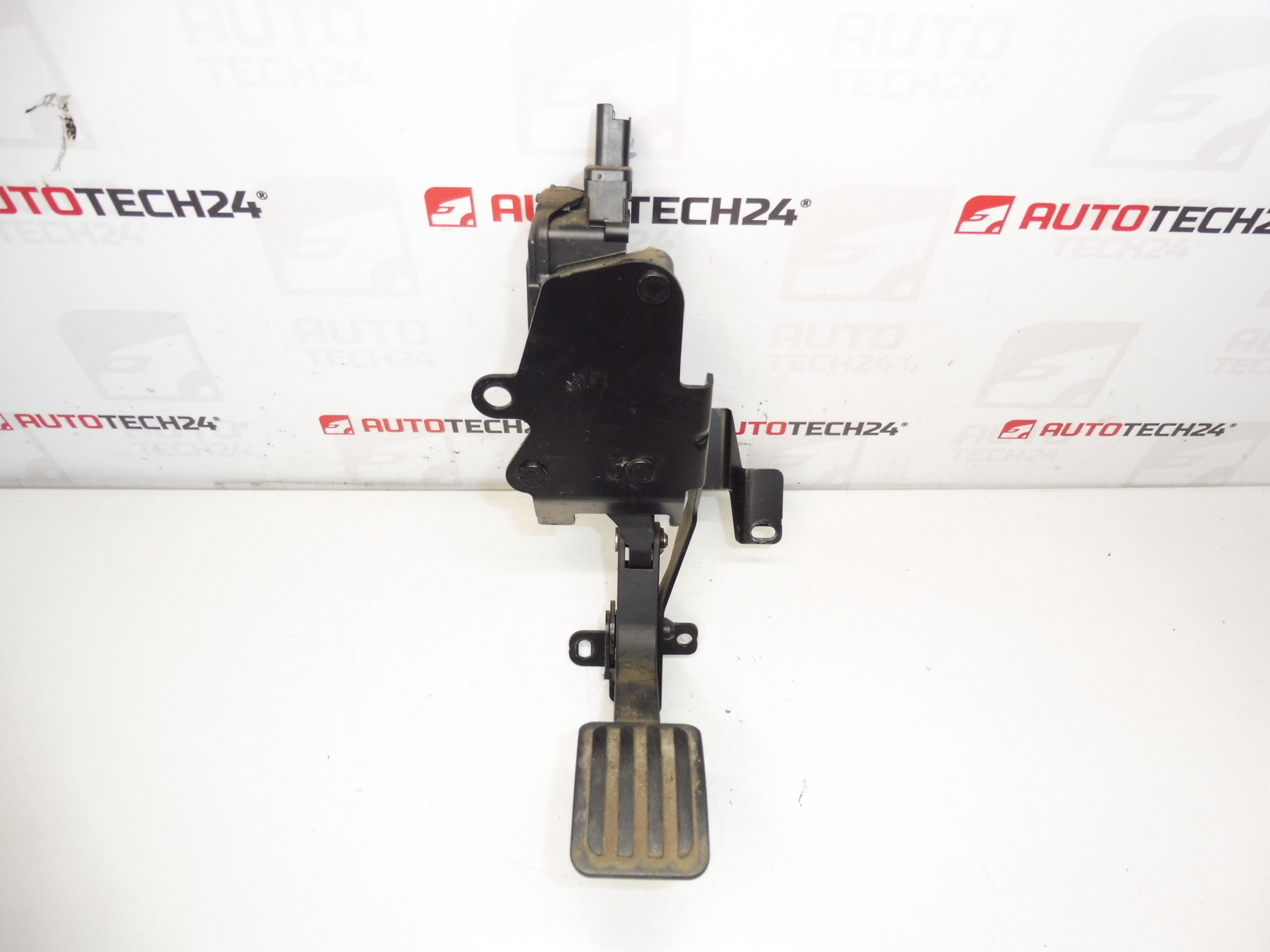 Hella Citroën Peugeot 1400752980 1601S8 Pedal