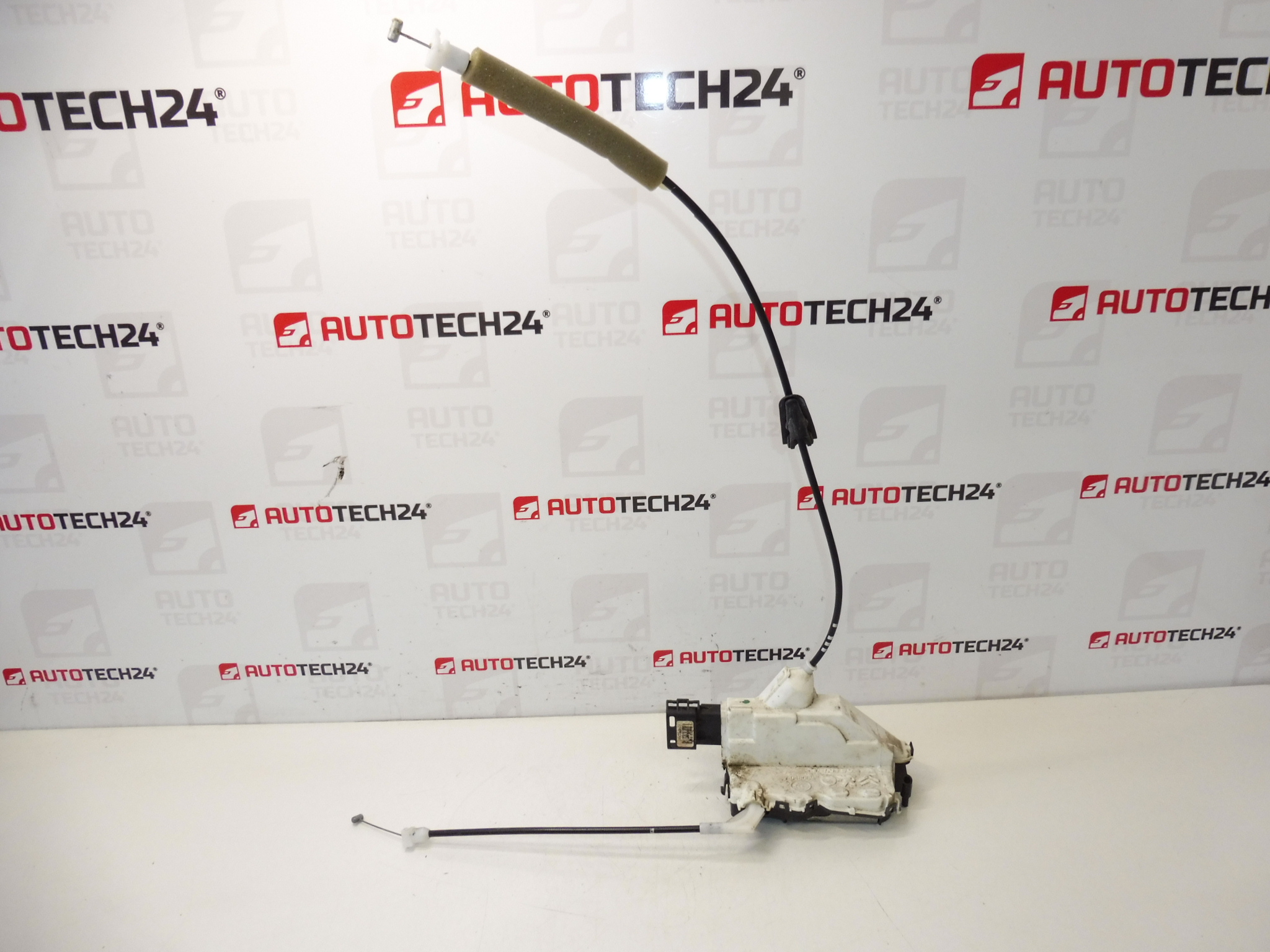 Lock de porta traseira esquerda de Peugeot 308 006173 A04993