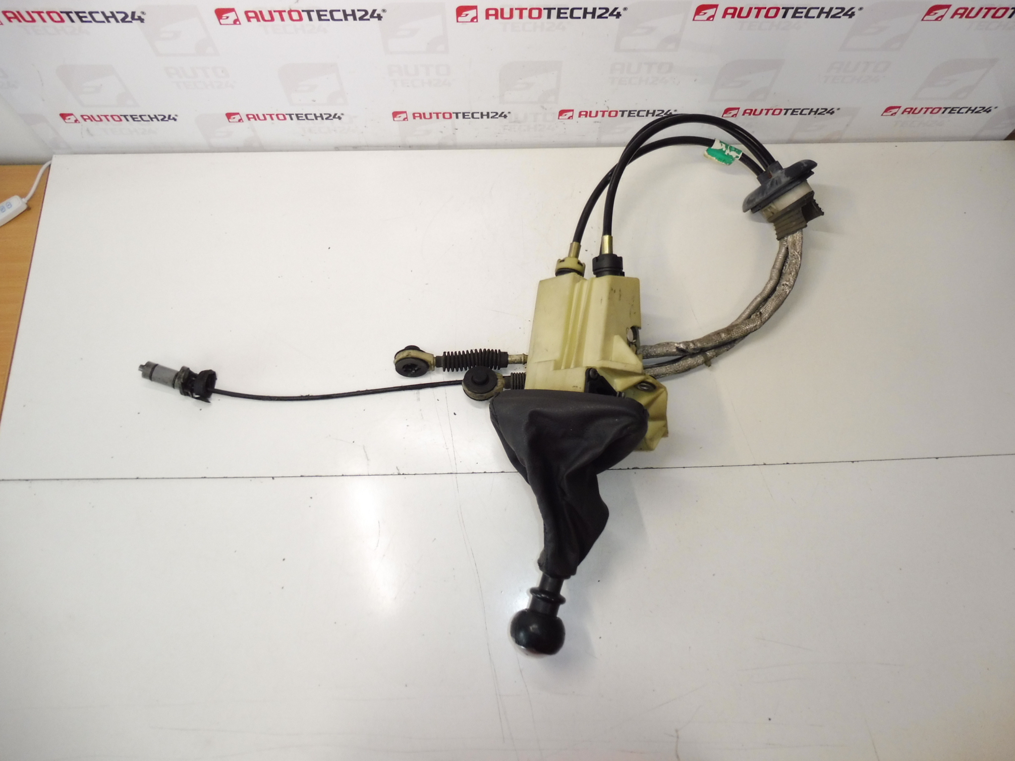 O pano de fundo e o turno de 6 velocidades Citroën Peugeot 2400p7 2444x8 241059